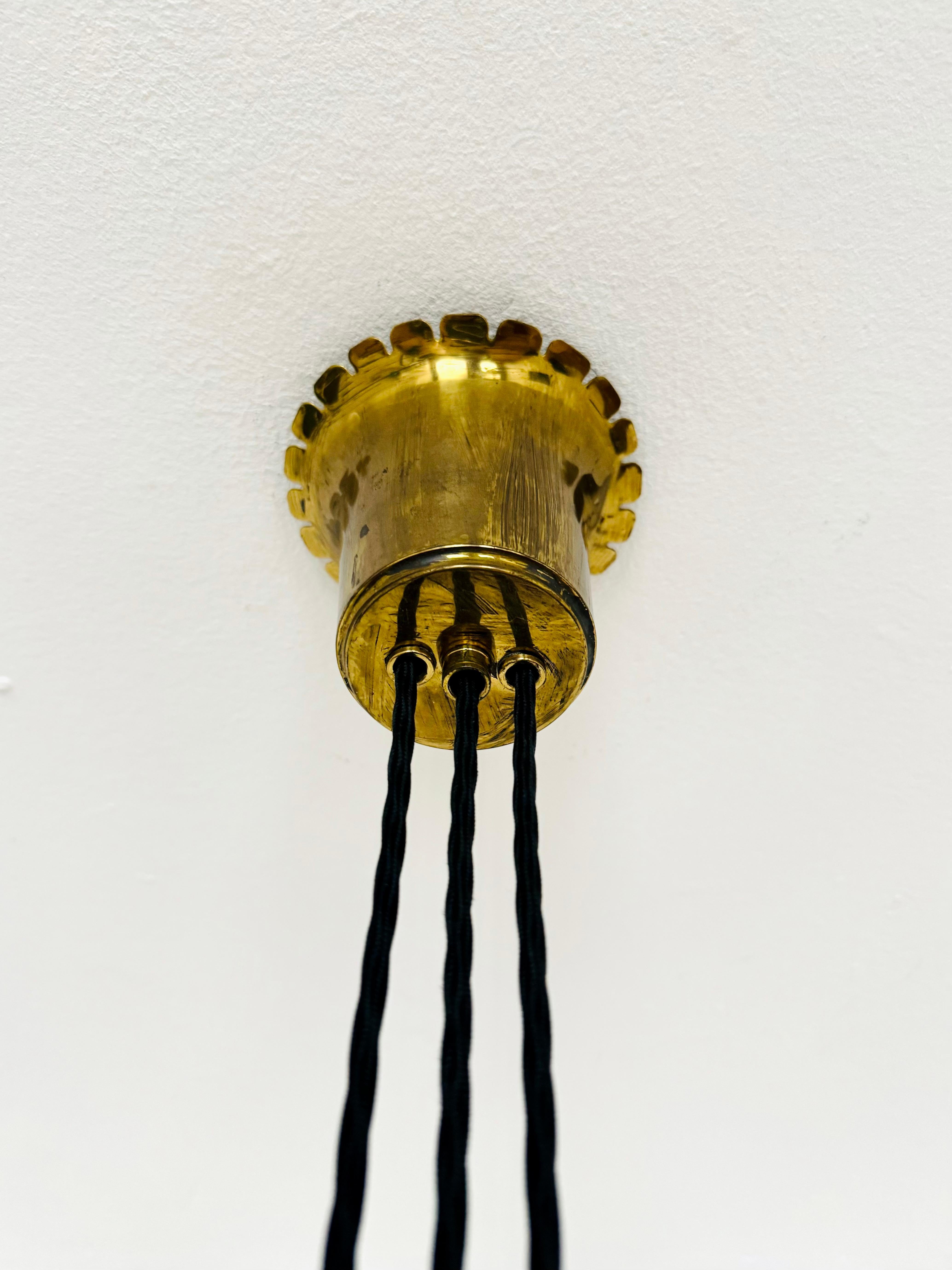 Lampada a sospensione regolabile in ottone con contrappeso in vendita 7