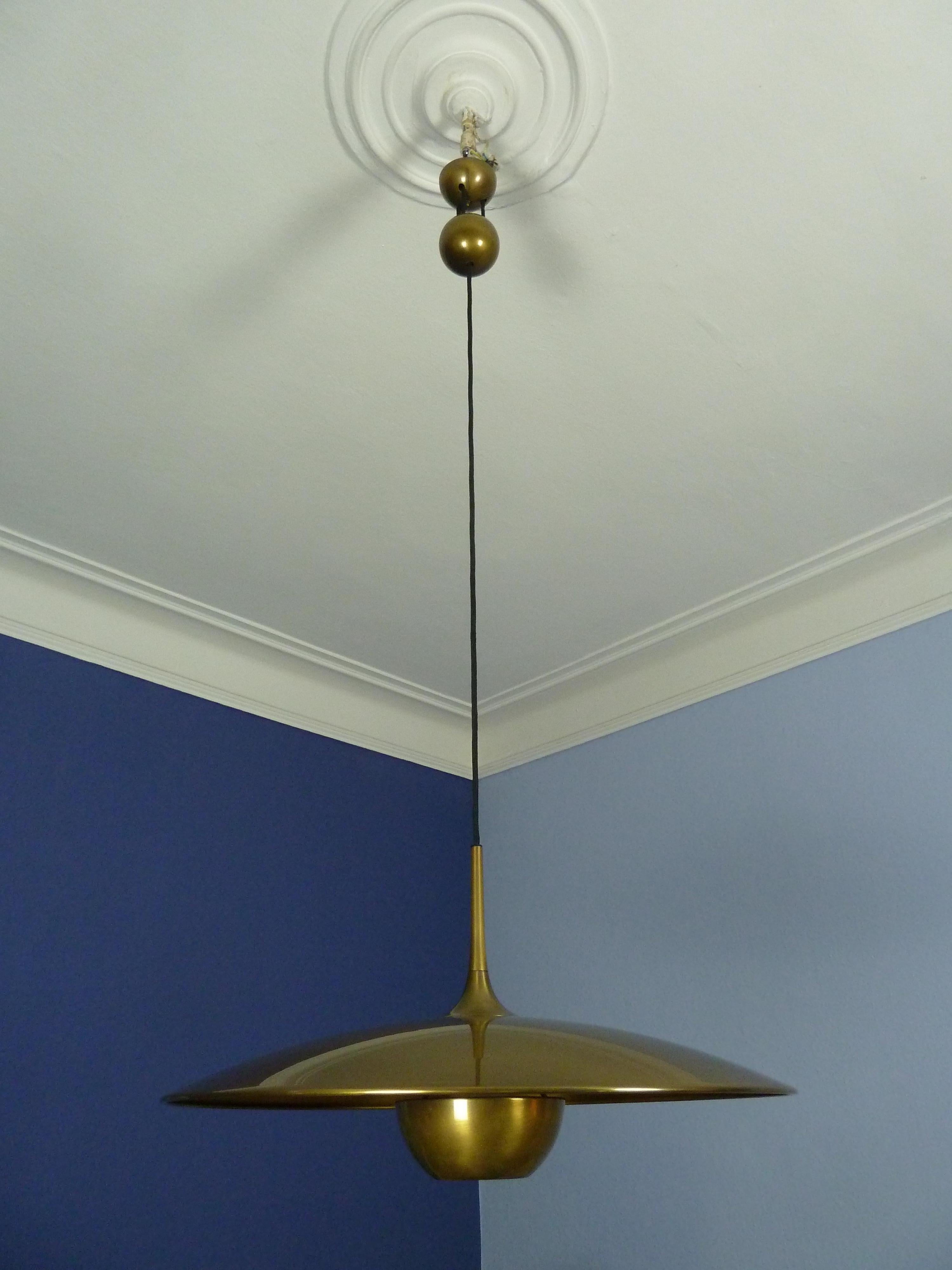 Mid-Century Modern Adjustable Brass Pendant Onos55 by Florian Schulz with a Central Counterweight
