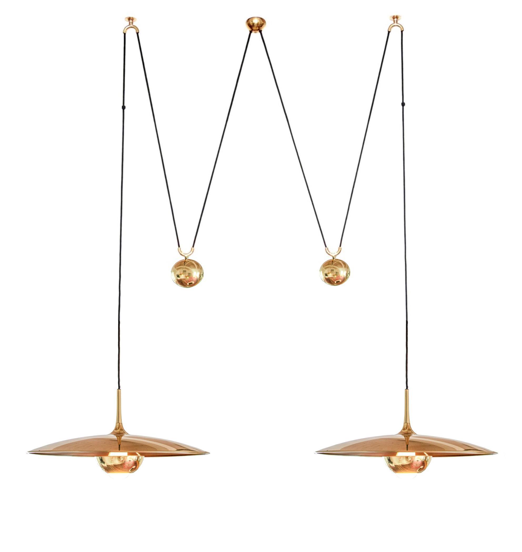 Adjustable suspension DOUBLE ONOS 55 by Florian Schulz / Licht und Objekt made in Germany in the 1970s. Made for the eternity! 

The polished brass lamp is well-constructed and of extremely high quality (made in Germany) and, despite series