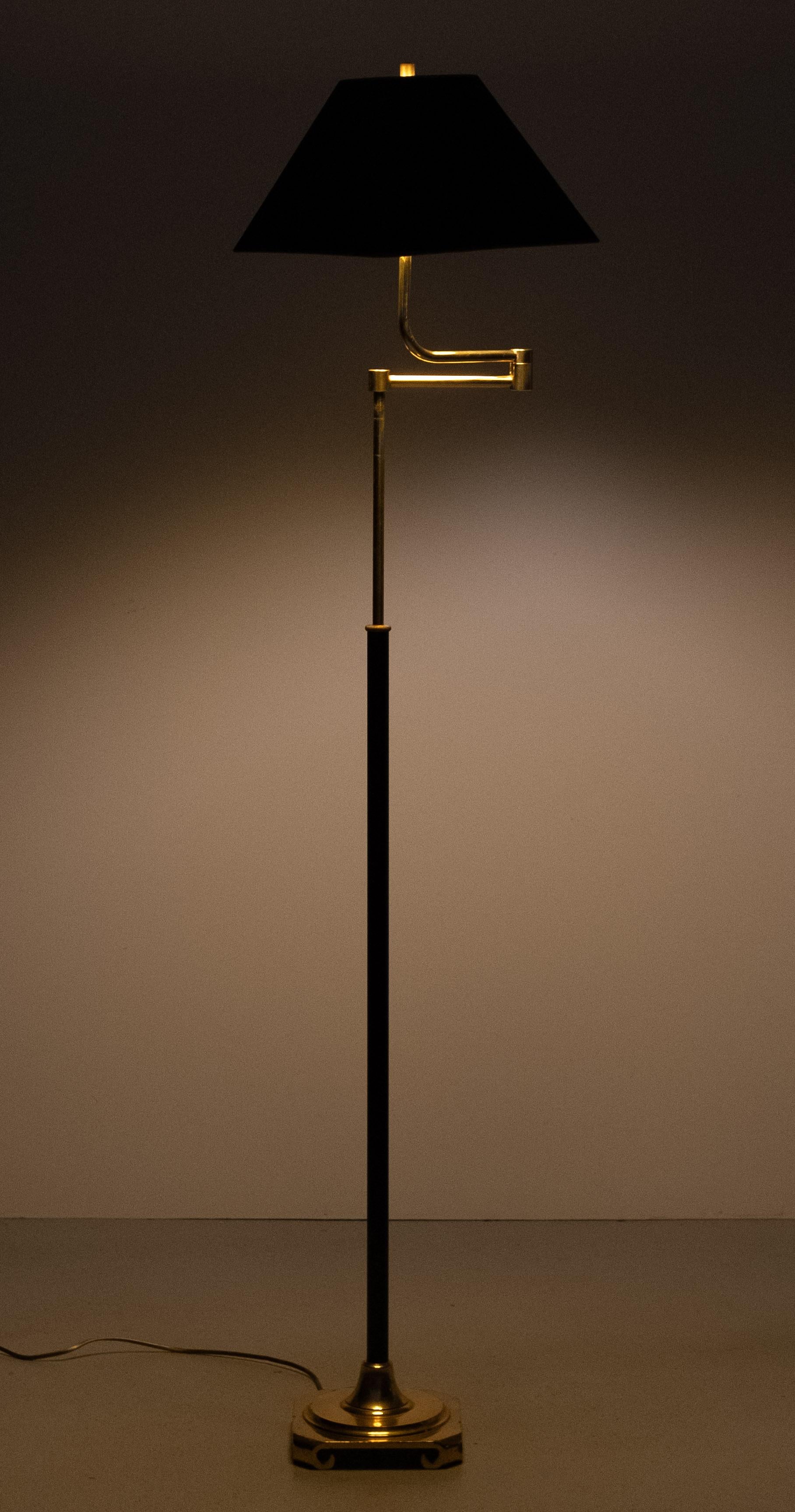 adjustable  Brass Swing arm floor lamp 1970s France im Angebot 1