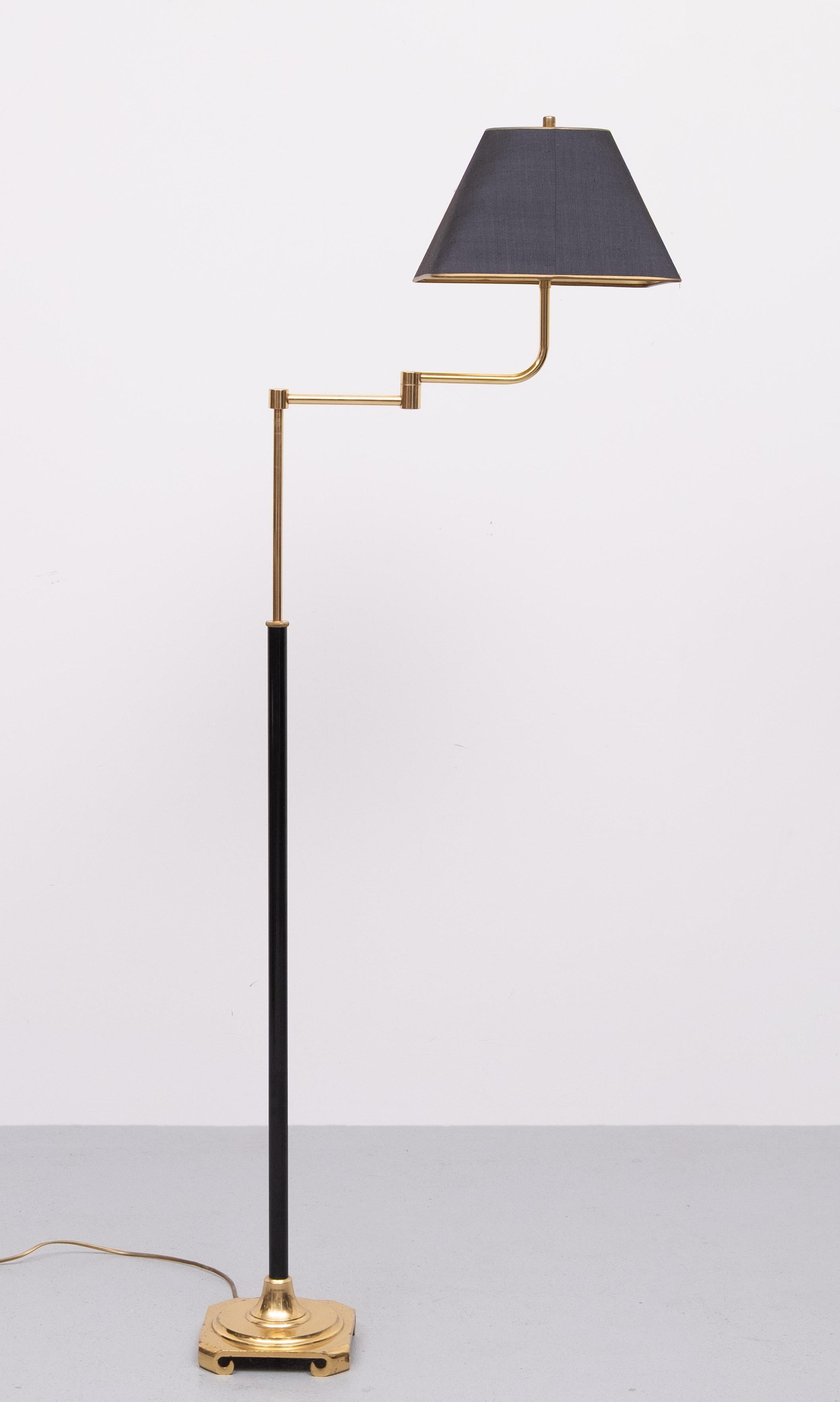 adjustable  Brass Swing arm floor lamp 1970s France im Angebot 2