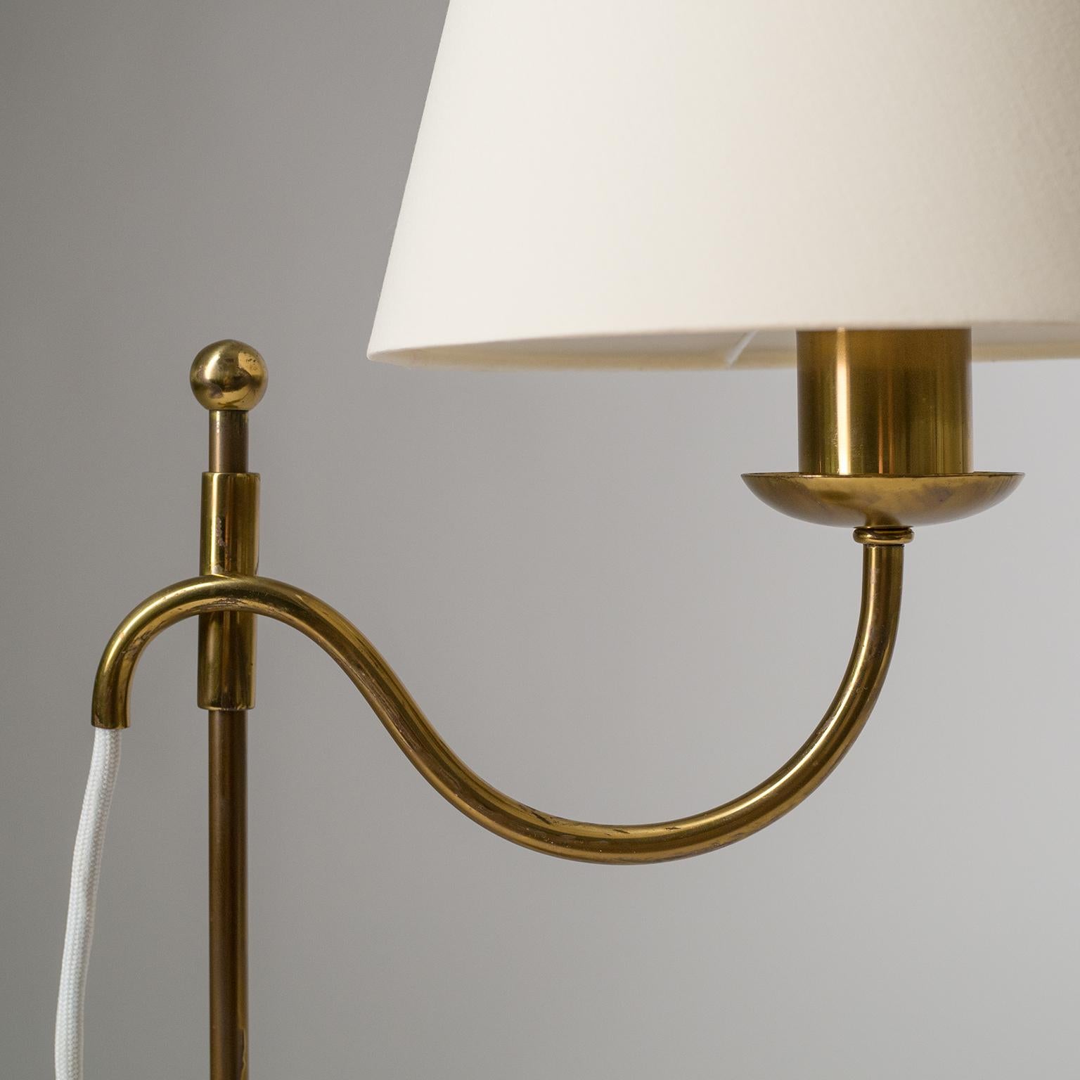Adjustable Brass Table Lamp, 1940s In Good Condition In Vienna, AT