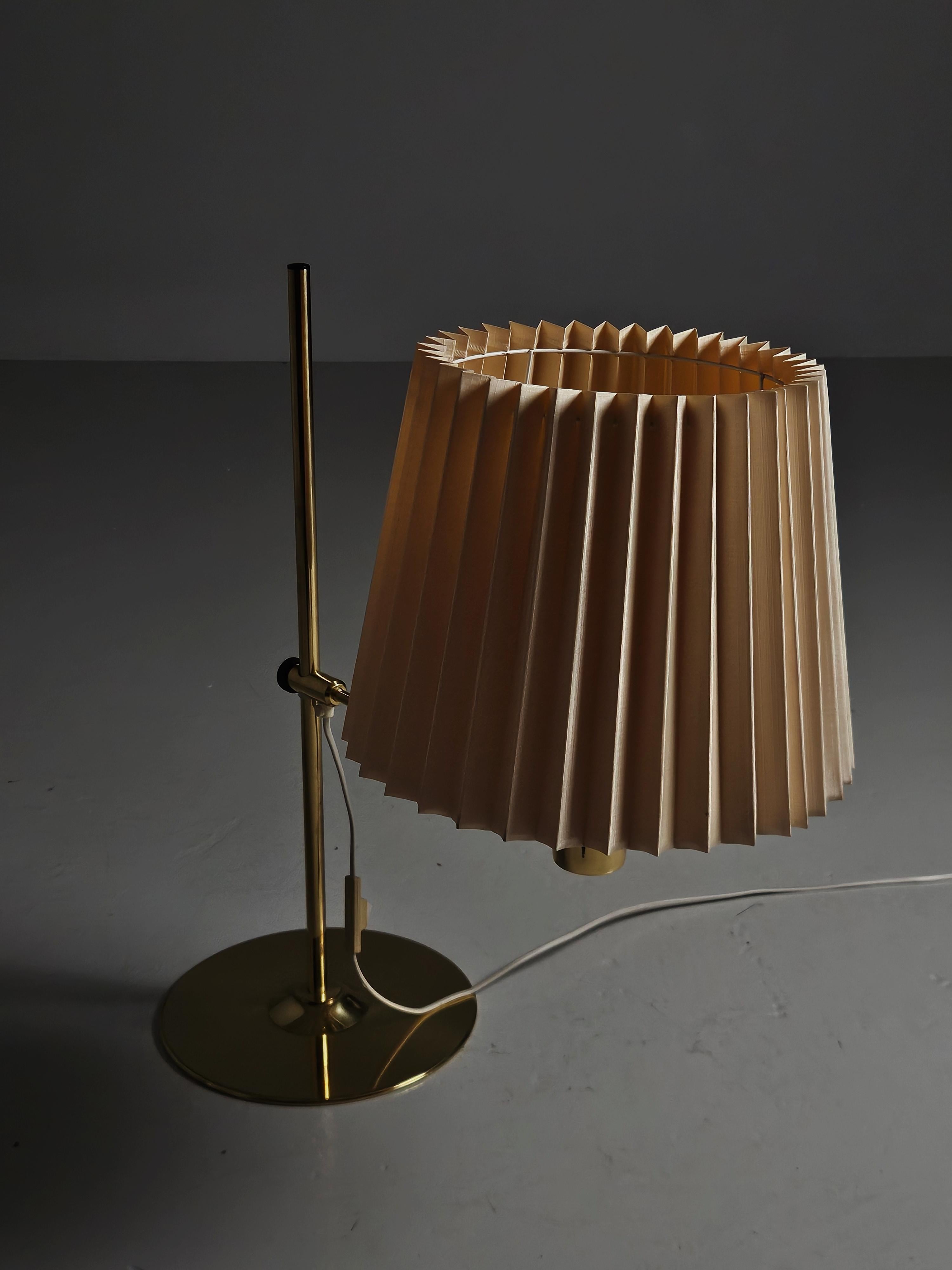 Suédois Lampe de table réglable B259 de Hans-Agne Jakobsson, Suède, années 1960 en vente
