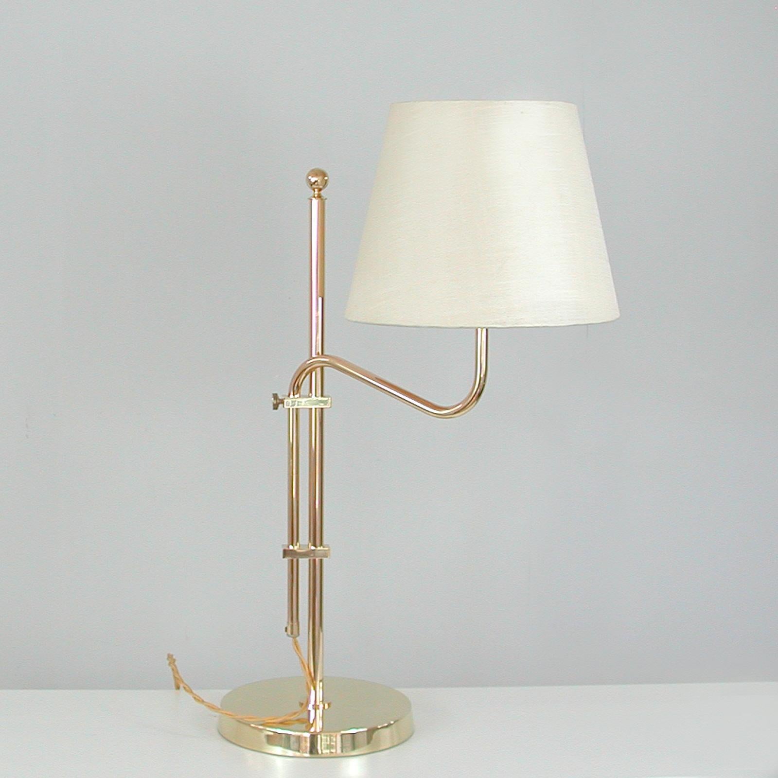 Adjustable Brass Table Lamp by Bergboms, Sweden, 1950s In Good Condition For Sale In NUEMBRECHT, NRW