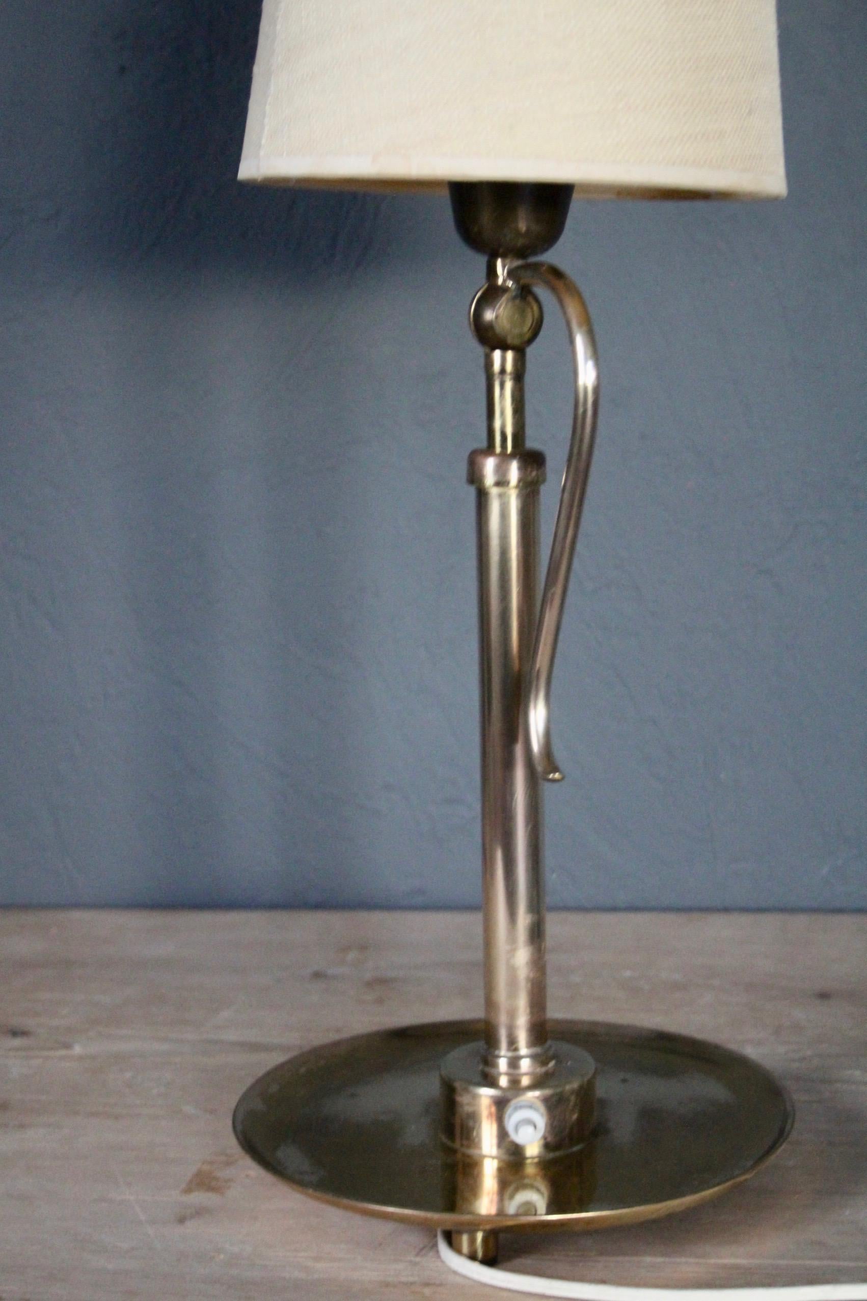 Adjustable brass table lamp For Sale 4