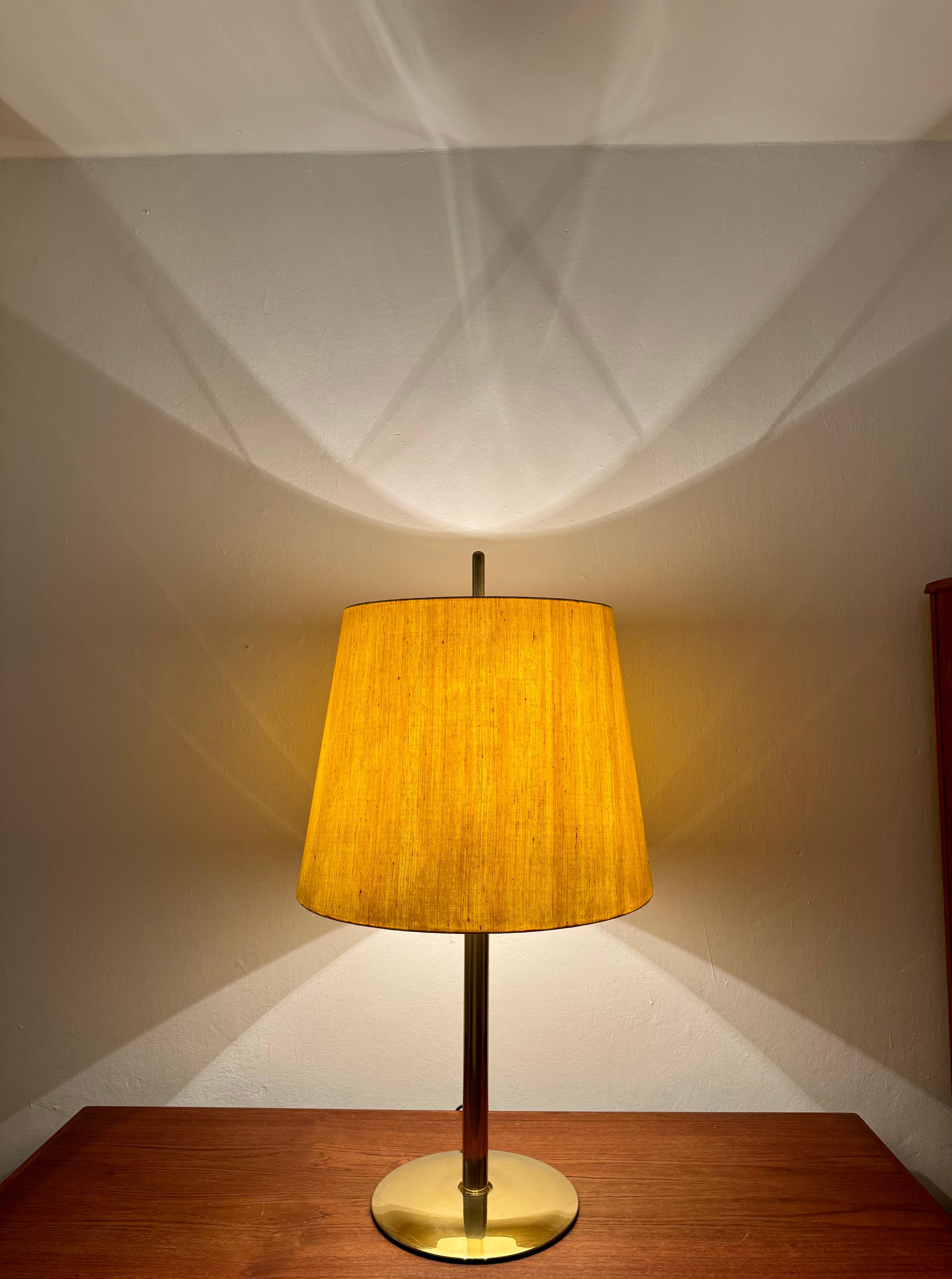 Lampada da terra a telescopio regolabile in ottone di Ingo Maurer per Design M. in vendita 7