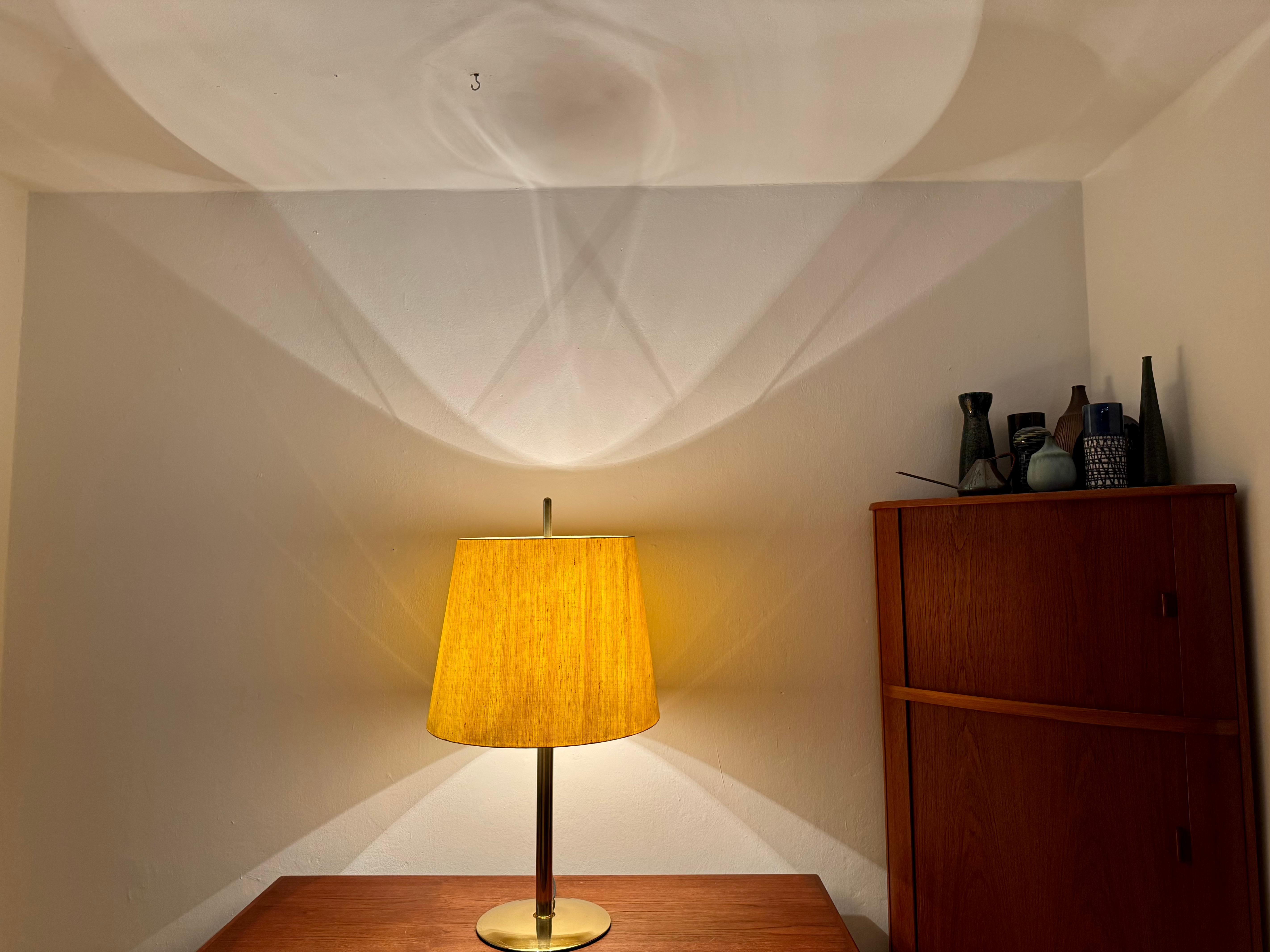 Lampada da terra a telescopio regolabile in ottone di Ingo Maurer per Design M. in vendita 8