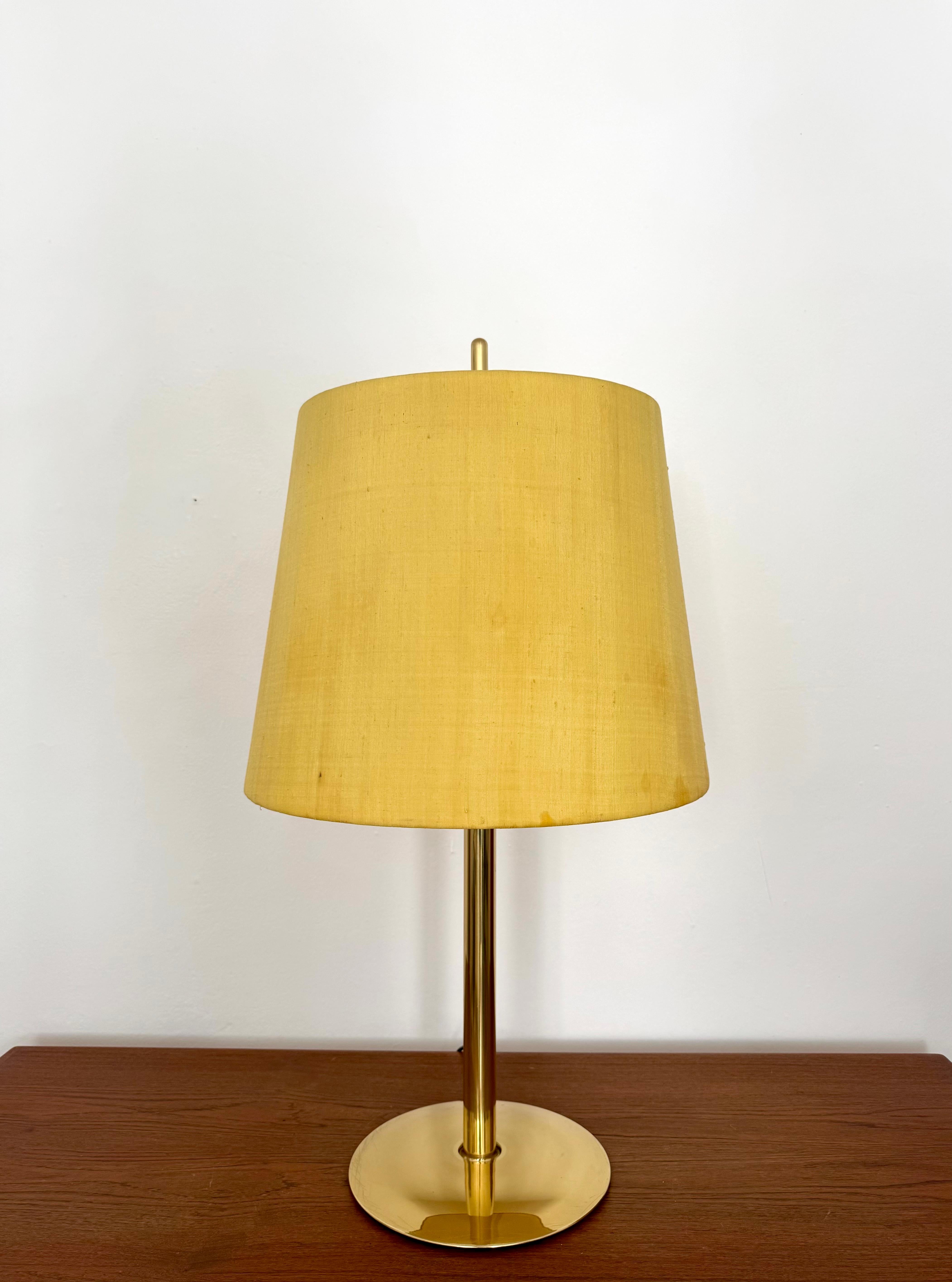 Lampada da terra a telescopio regolabile in ottone di Ingo Maurer per Design M. In condizioni buone in vendita a München, DE