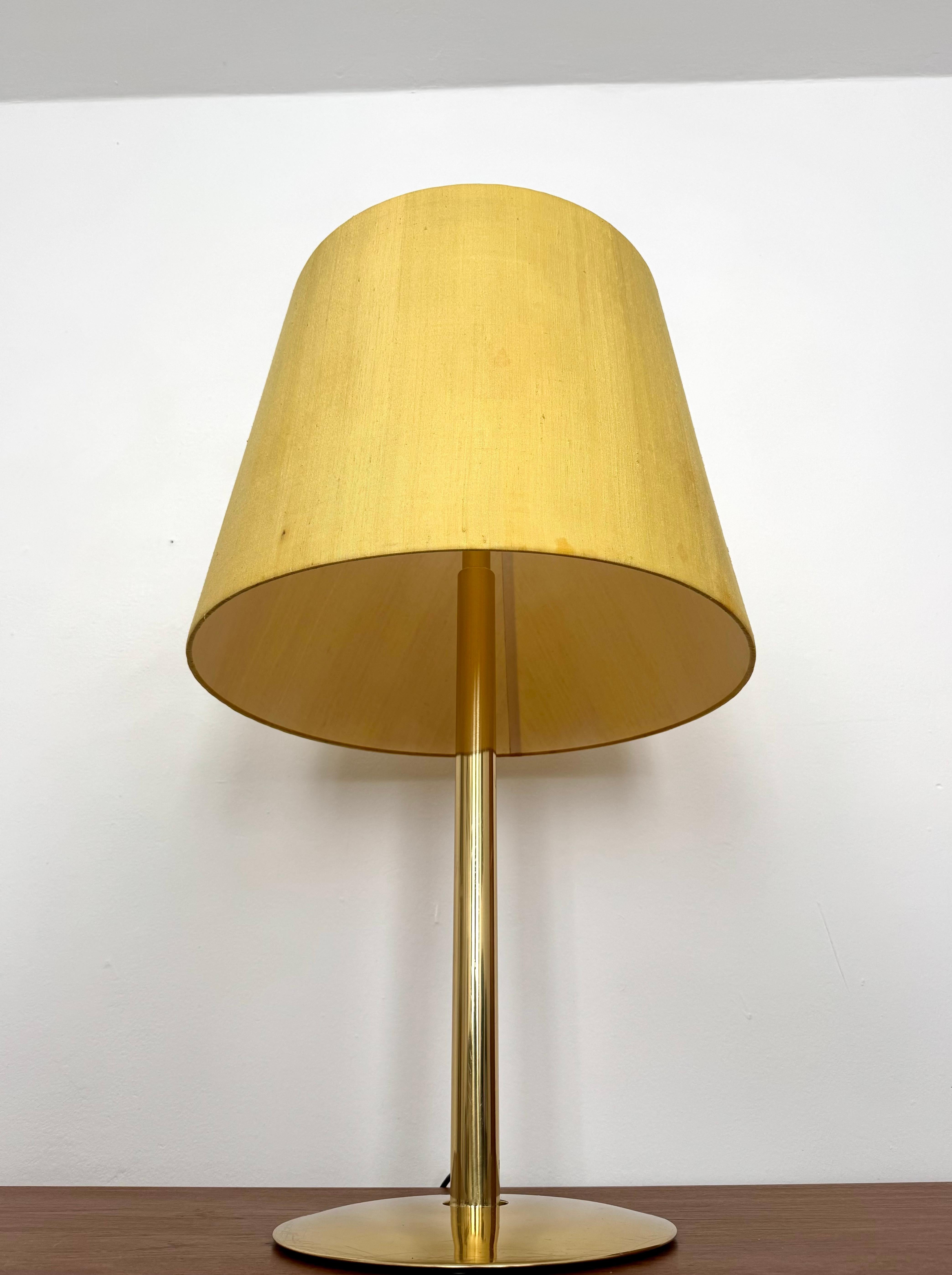 Fine XX secolo Lampada da terra a telescopio regolabile in ottone di Ingo Maurer per Design M. in vendita