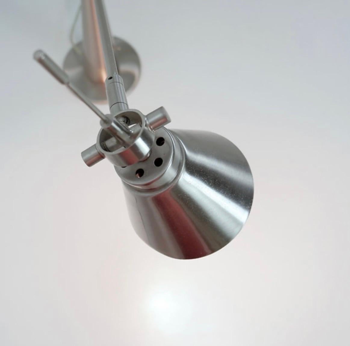 Verstellbare Schreibtischlampen aus gebürstetem Chrom (Metall) im Angebot