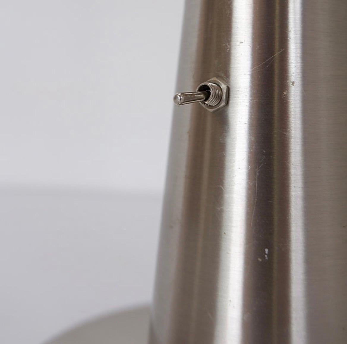 Verstellbare Schreibtischlampen aus gebürstetem Chrom im Angebot 4