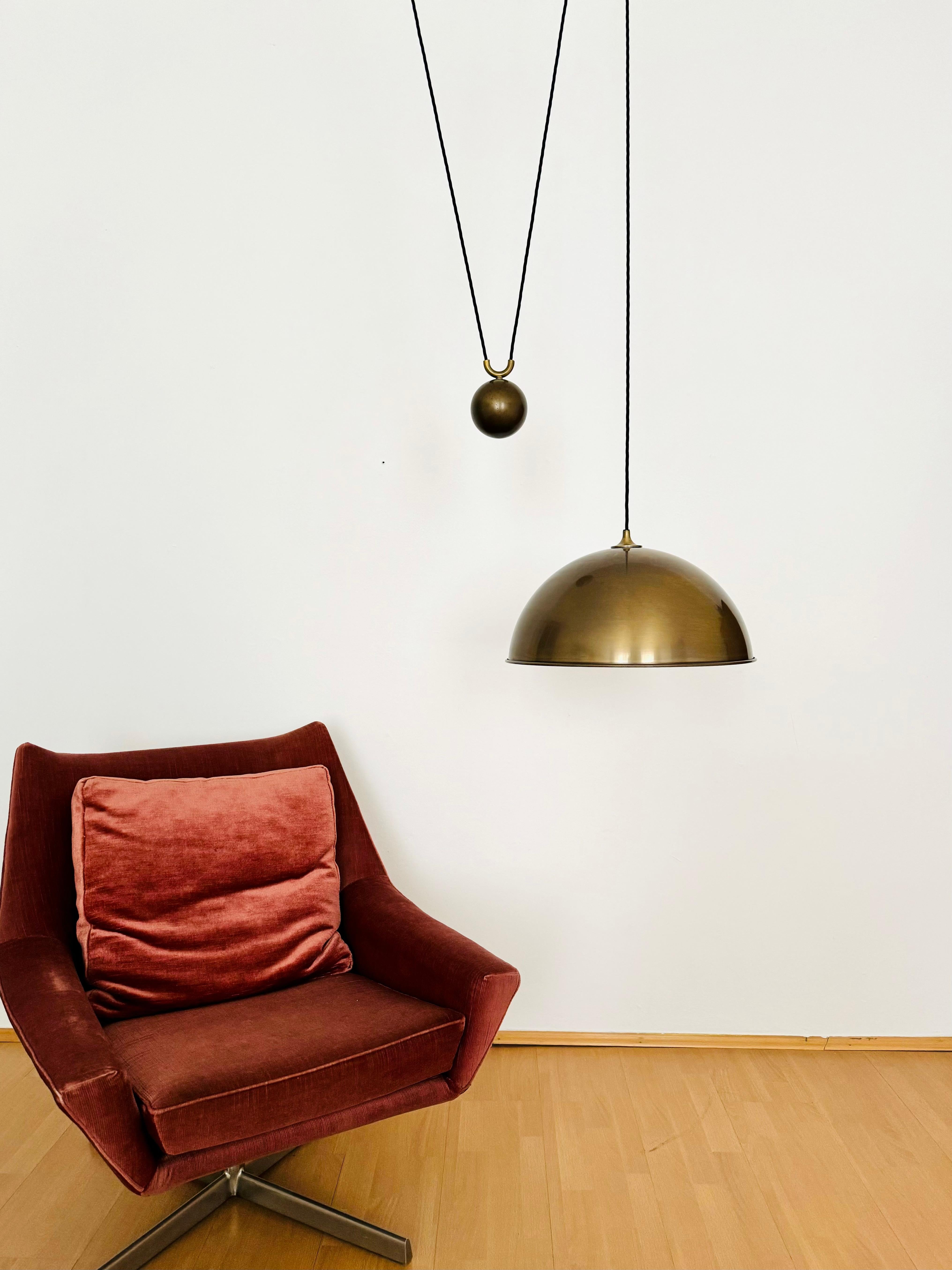 Adjustable Burnished Posa 44 Pendant Lamp by Florian Schulz In Good Condition For Sale In München, DE