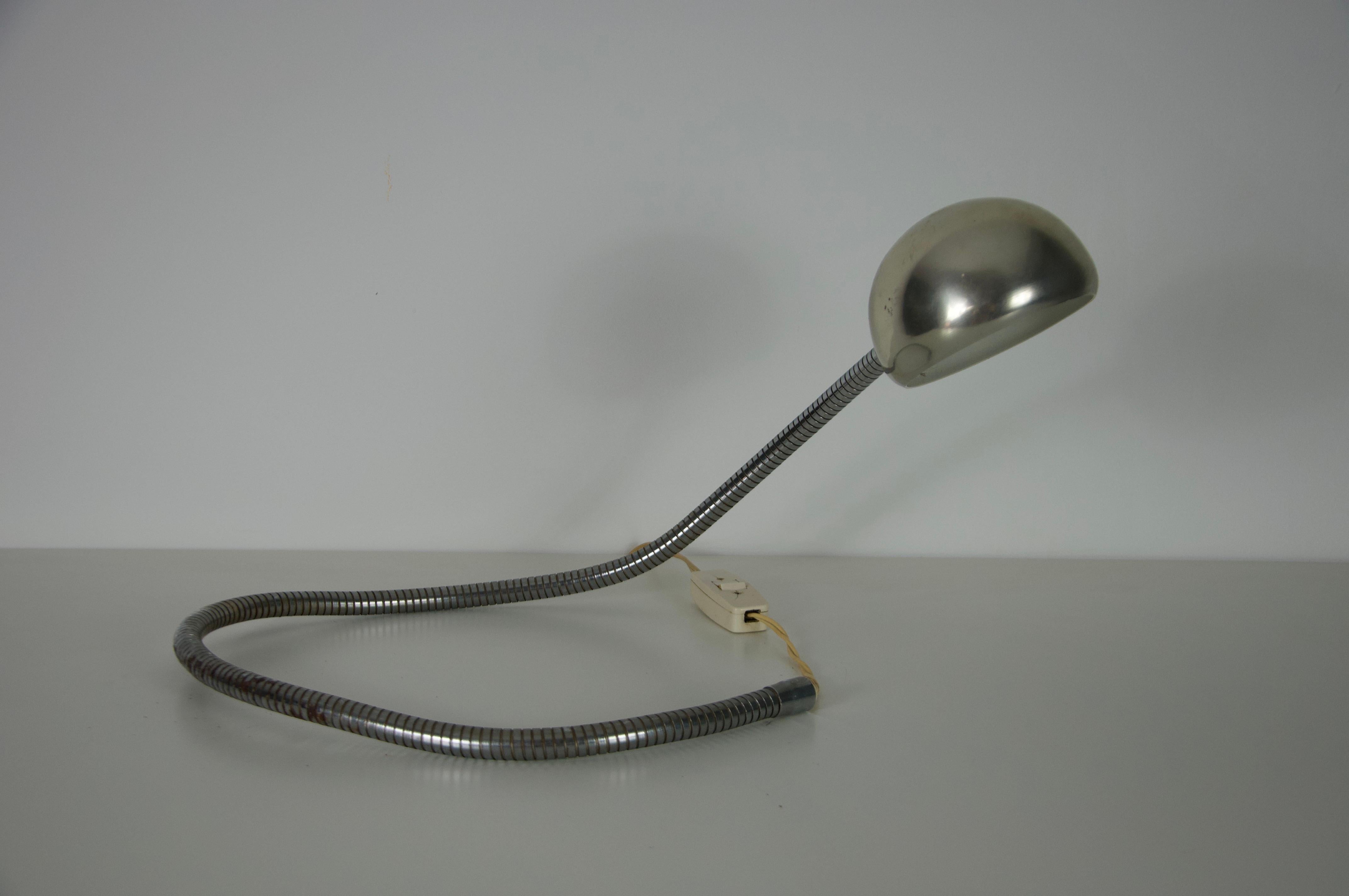 Lampe de table à bras flexible réglable en chrome, Italie, années 1960 en vente 3
