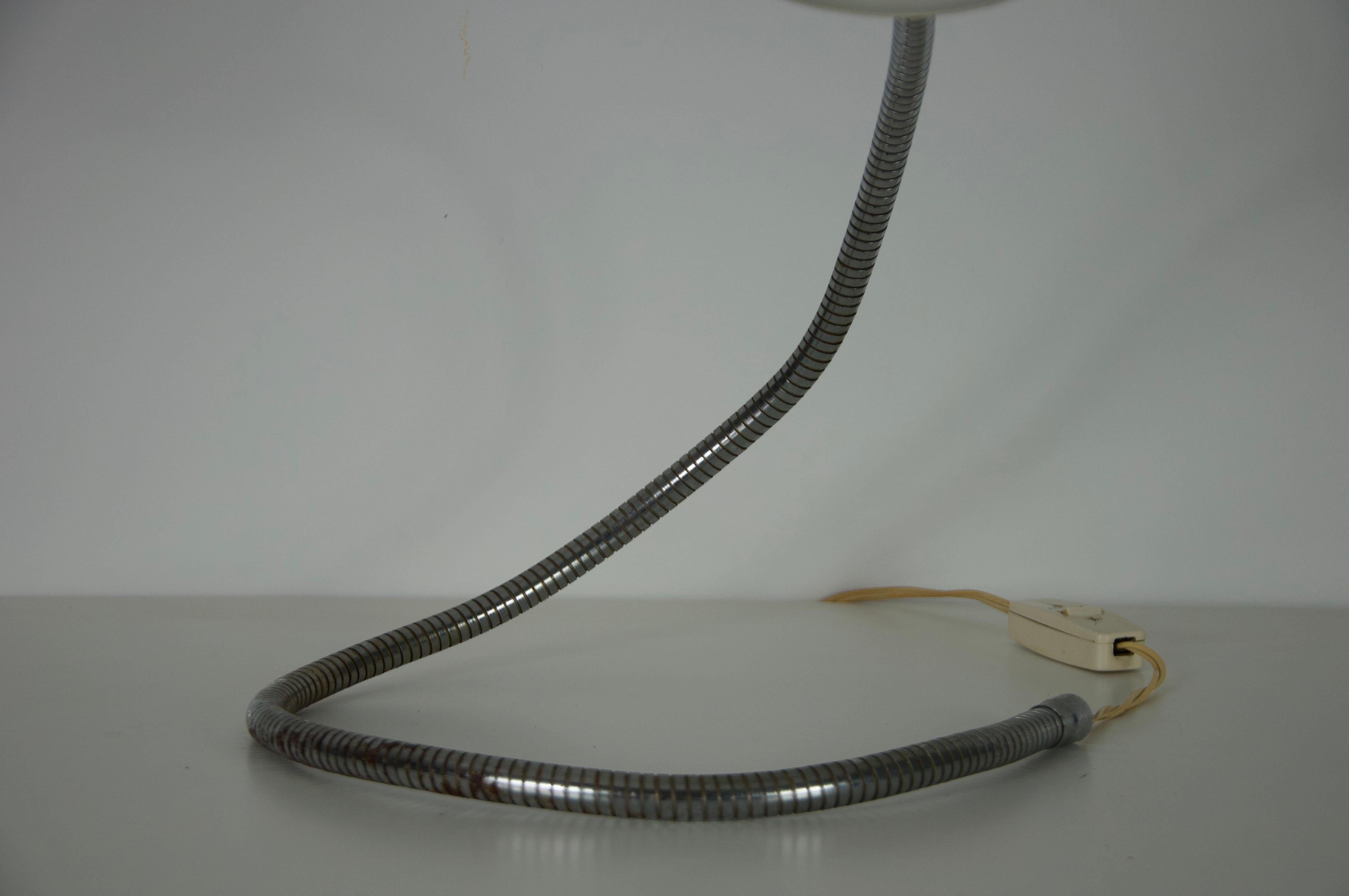 Milieu du XXe siècle Lampe de table à bras flexible réglable en chrome, Italie, années 1960 en vente