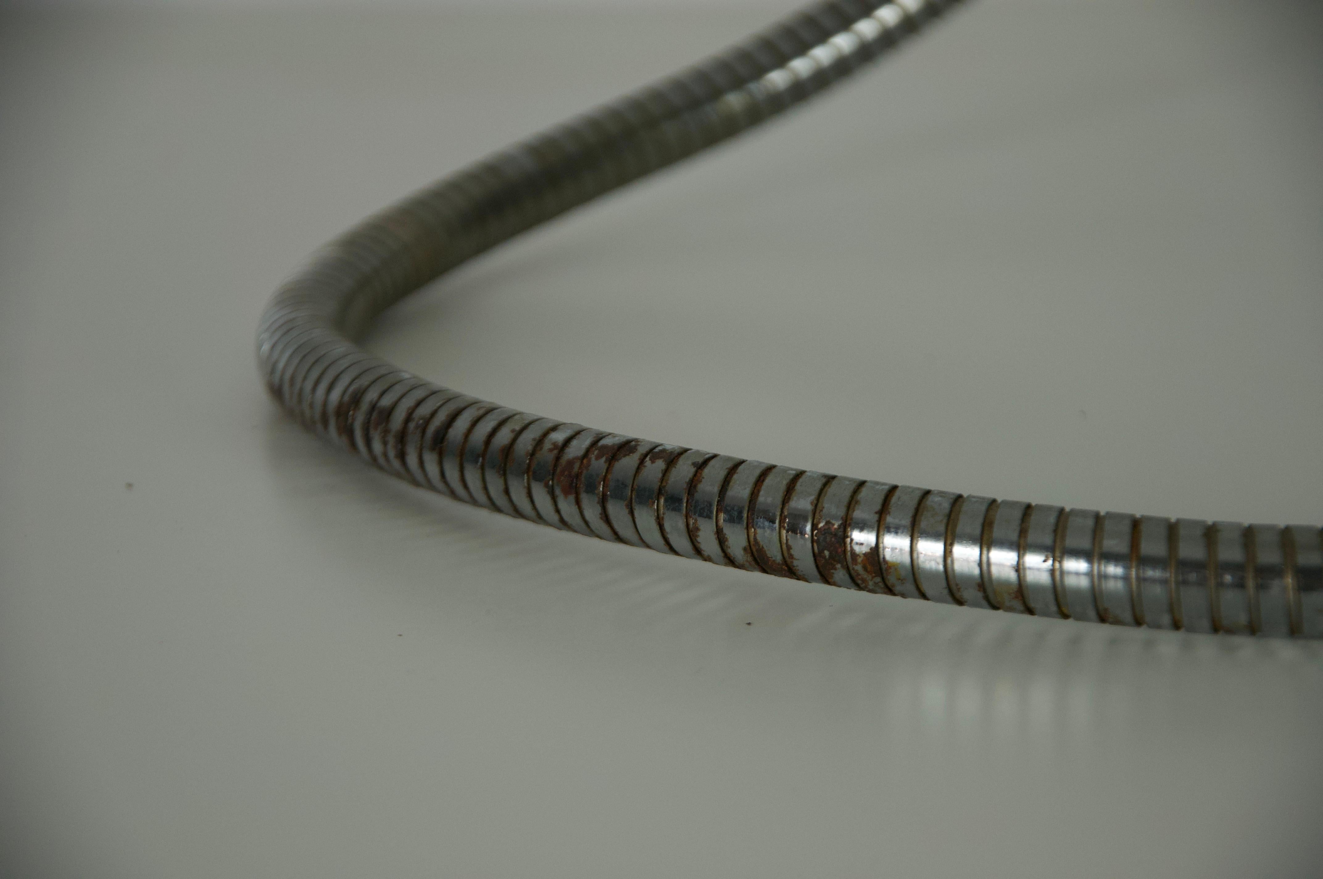 Lampe de table à bras flexible réglable en chrome, Italie, années 1960 en vente 1