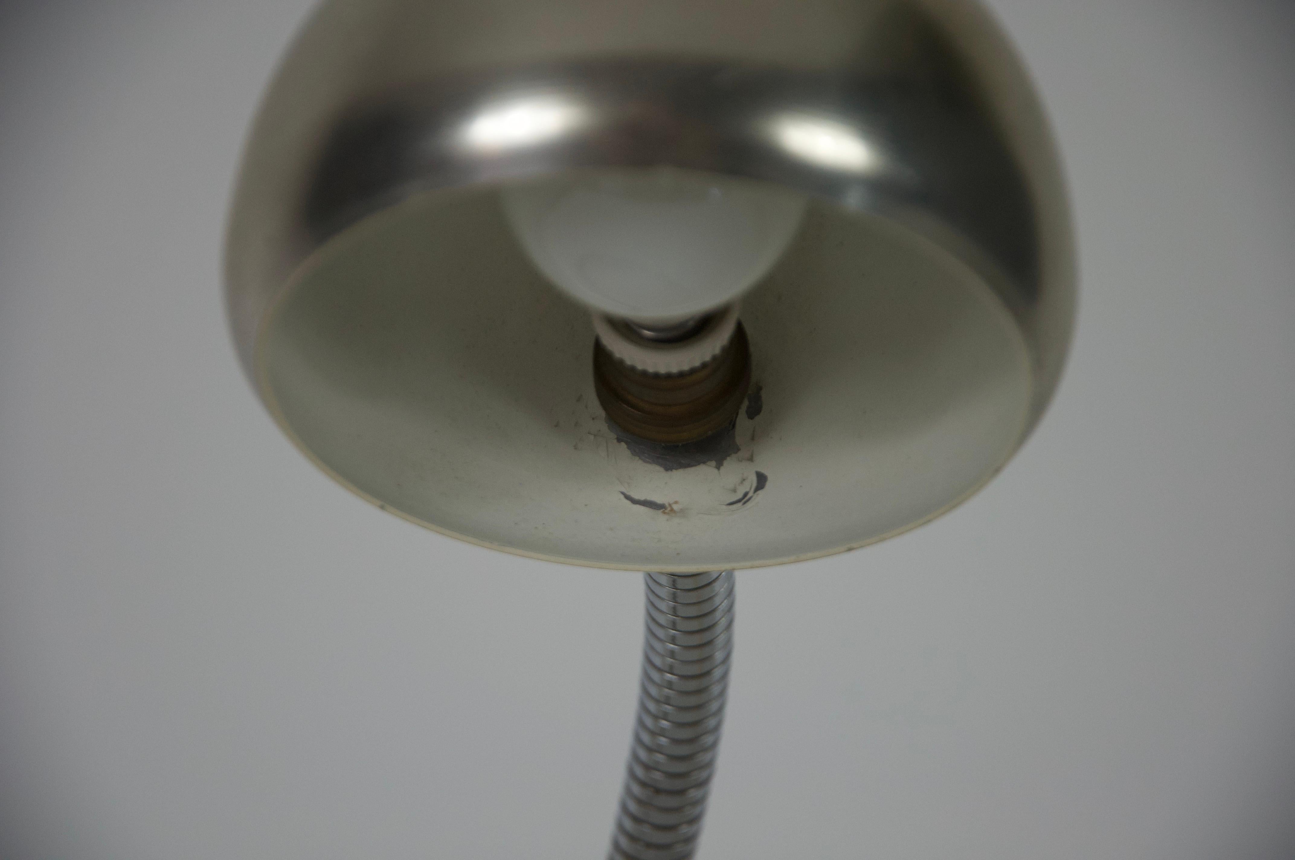 Lampe de table à bras flexible réglable en chrome, Italie, années 1960 en vente 2