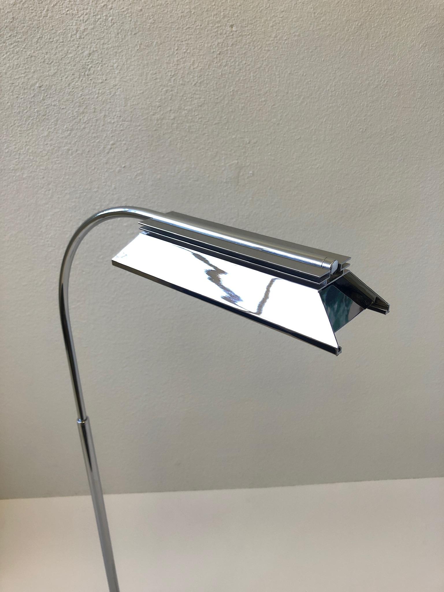 Verstellbare verchromte Stehlampe von Casella im Angebot 4