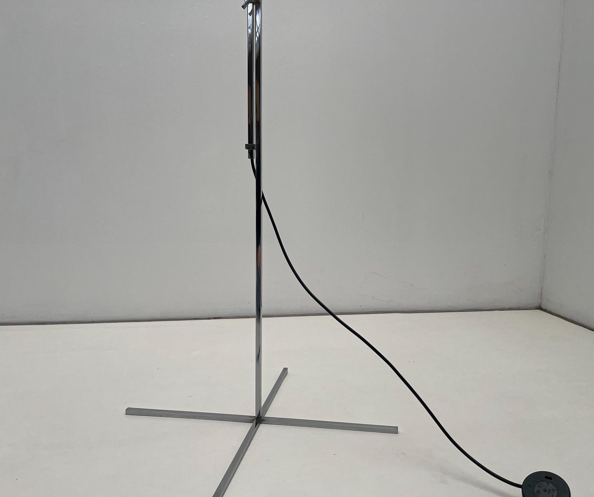 Lampada da terra cromata regolabile di Hans Eichenberger In condizioni buone in vendita a Brussels, BE