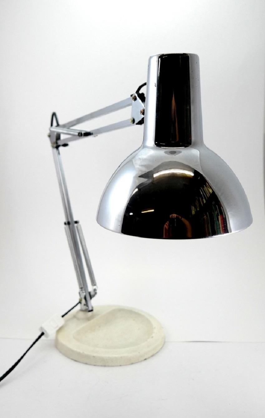 Mid-Century Modern Adjustable Arm Industrial Chrome Table / Desk Lamp with Cast Iron Base 1970s For Sale