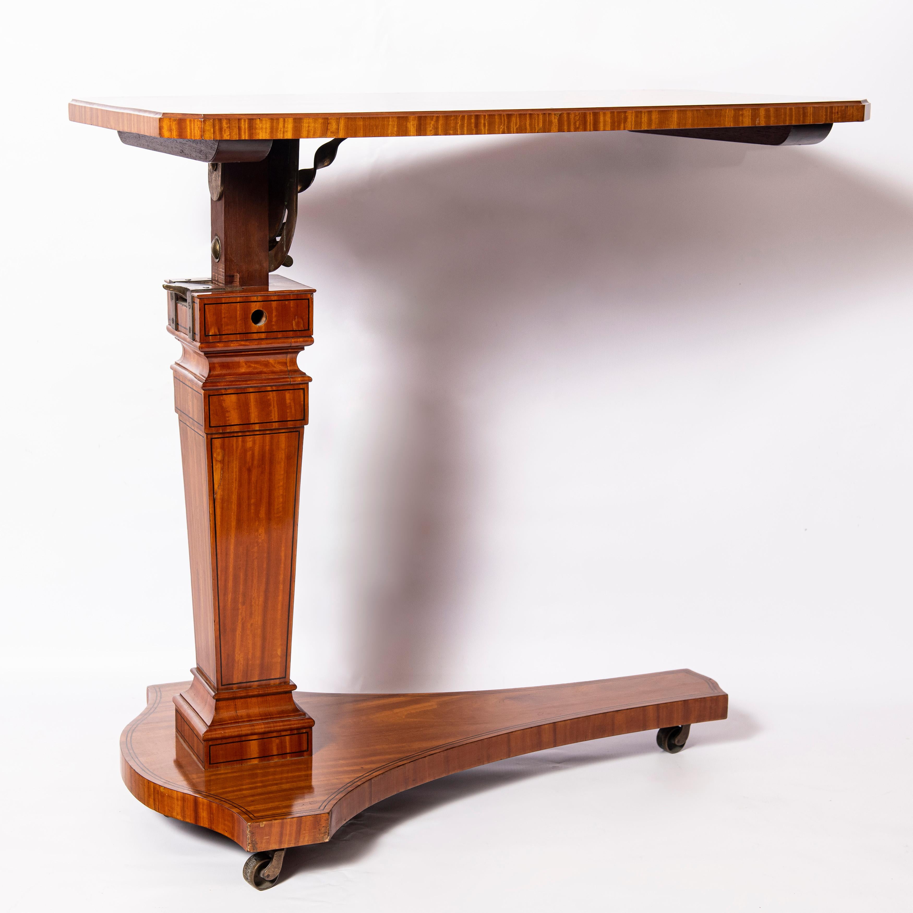 Table de lecture réglable en bois de citronnier, Angleterre, fin du XIXe siècle.