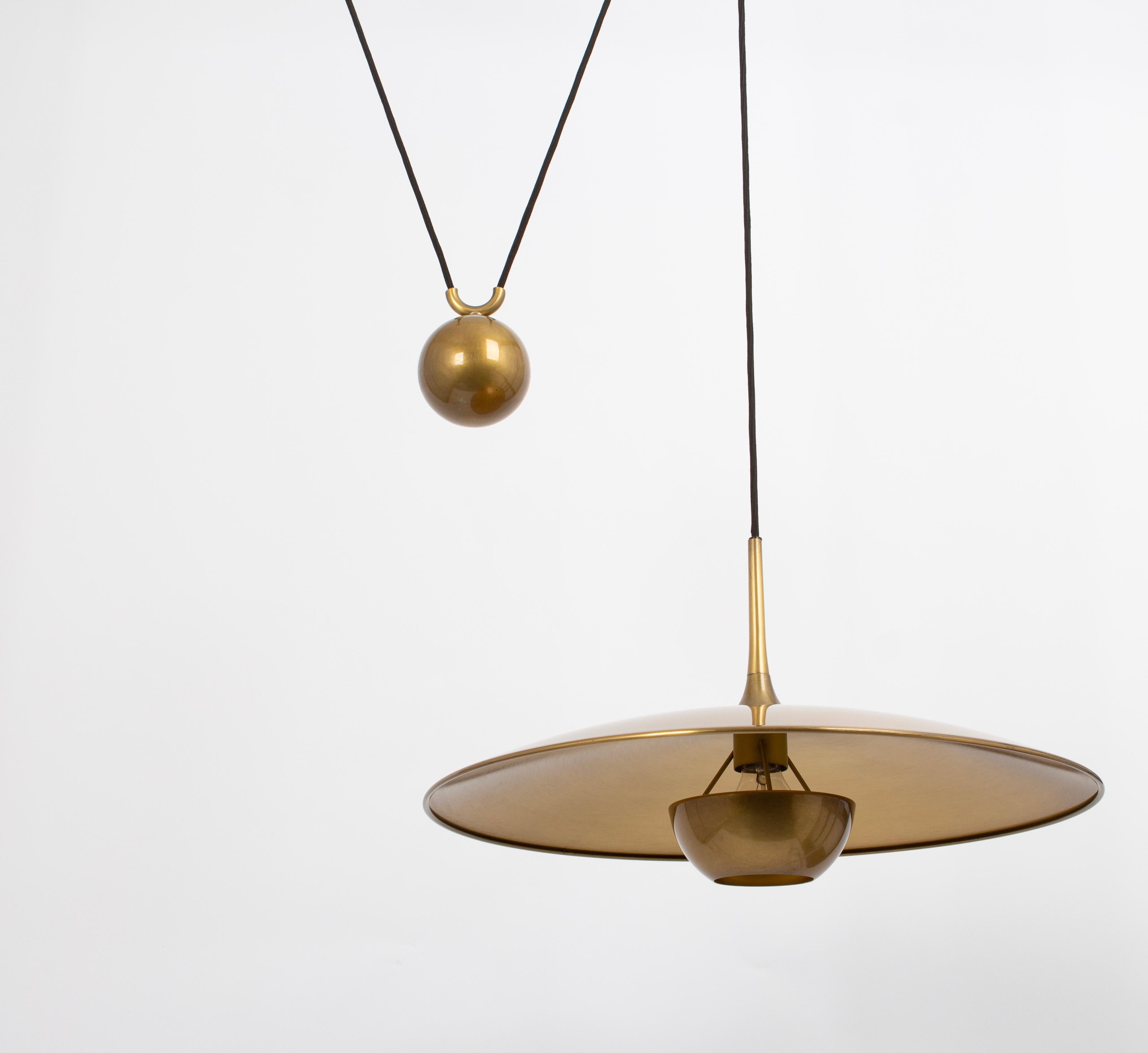 Adjustable Dark Brass Counterweight Pendant by Florian Schulz Onos 55 , Germany In Good Condition In Aachen, NRW