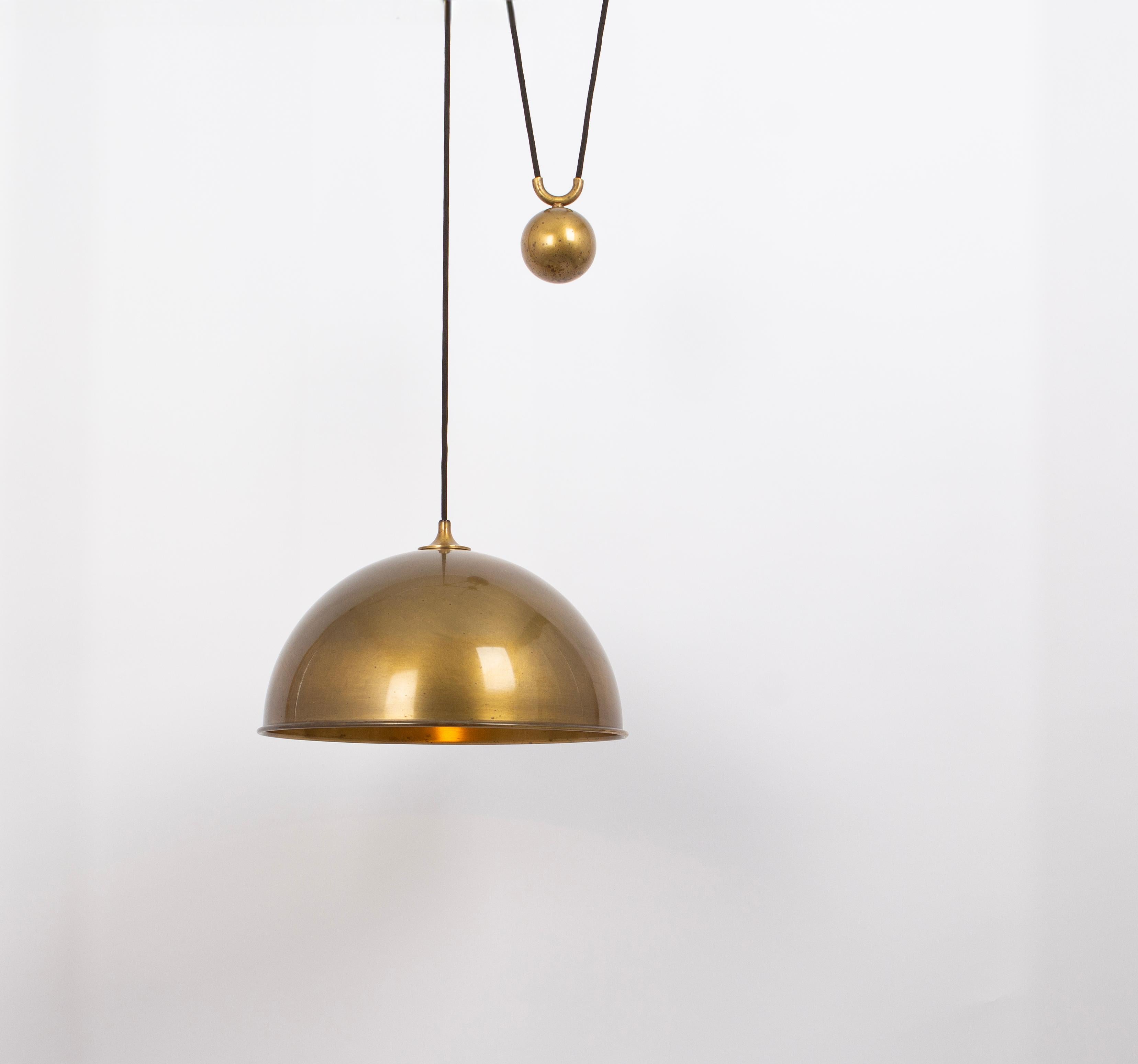 Adjustable Dark Brass Counterweight Pendant Light by Florian Schulz, Germany In Good Condition In Aachen, NRW