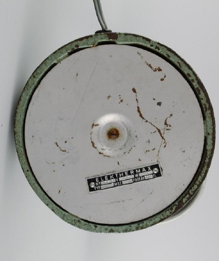 Verstellbare Schreibtischlampe in mintgrünem Original-Lack, Industriedesign im Zustand „Gut“ im Angebot in Copenhagen, DK