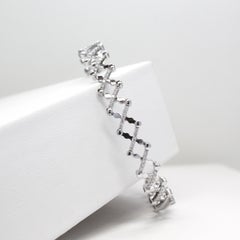 Adjustable Diamond Bangle in 18K white gold and 1.06 Carats of VVS/VS diamonds