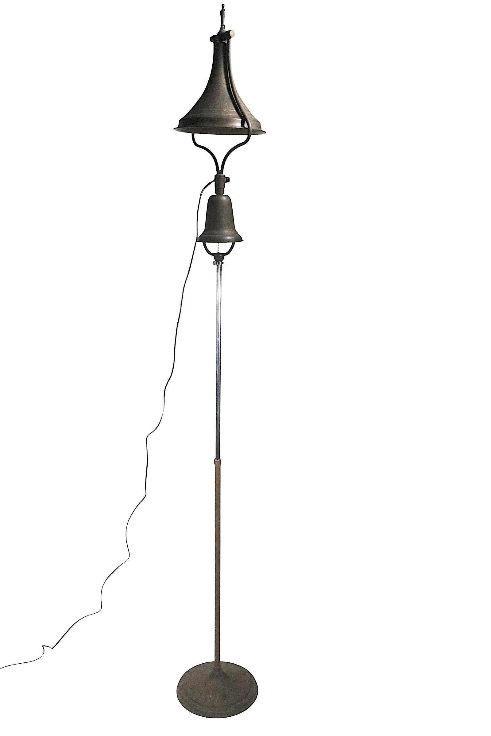 Lampadaire réglable Doctors par  Will Ross Inc. vers les années 1930 en vente 7
