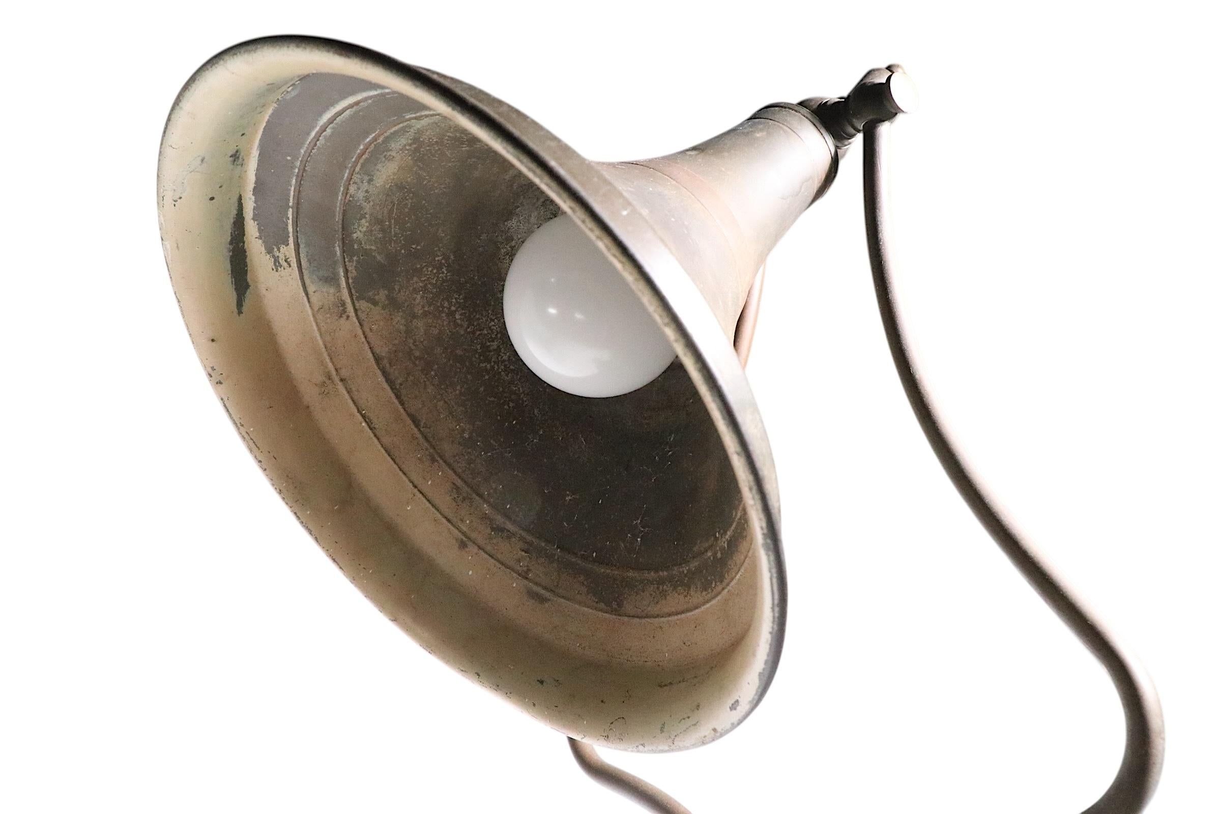 Lampadaire réglable Doctors par  Will Ross Inc. vers les années 1930 en vente 8