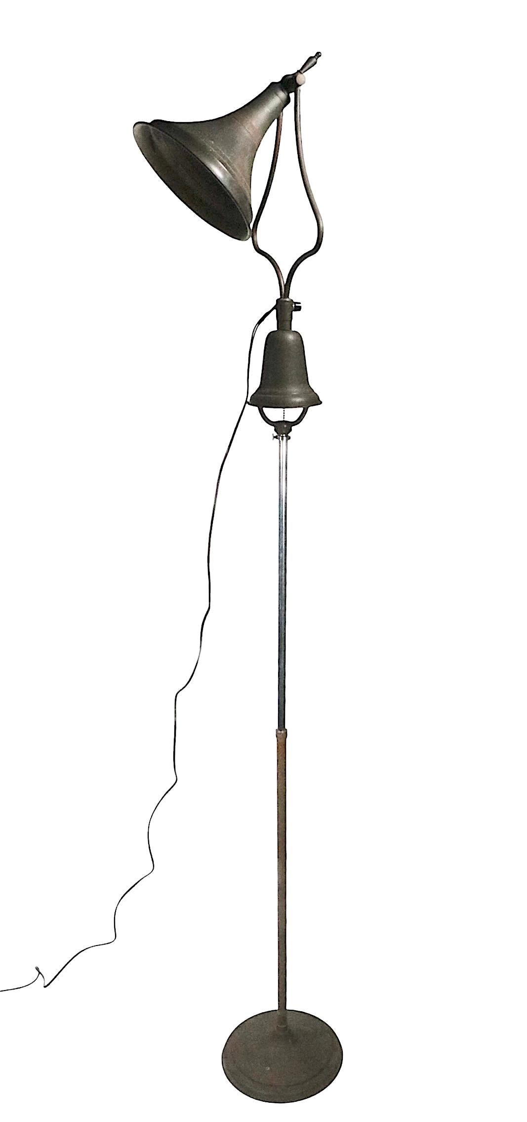Lampadaire réglable Doctors par  Will Ross Inc. vers les années 1930 en vente 10