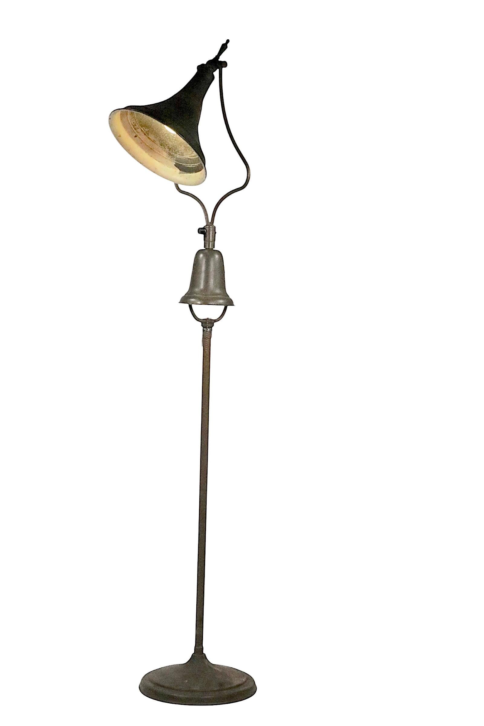 Lampadaire réglable Doctors par  Will Ross Inc. vers les années 1930 en vente 11