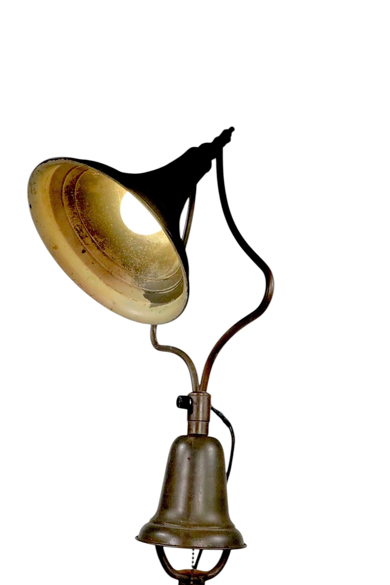 Lampadaire réglable Doctors par  Will Ross Inc. vers les années 1930 en vente 12