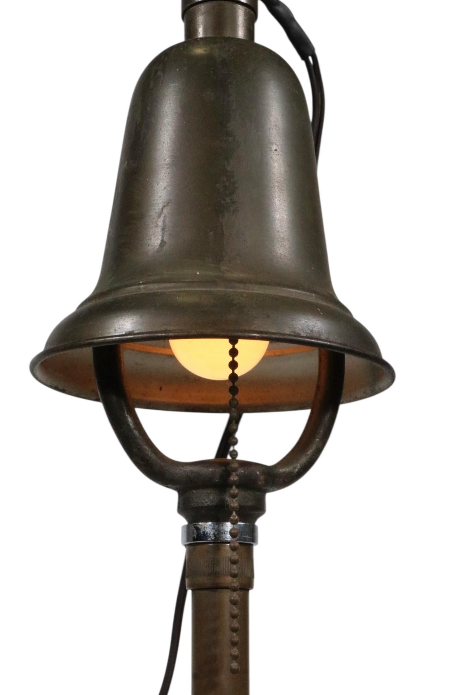 Lampadaire réglable Doctors par  Will Ross Inc. vers les années 1930 en vente 13
