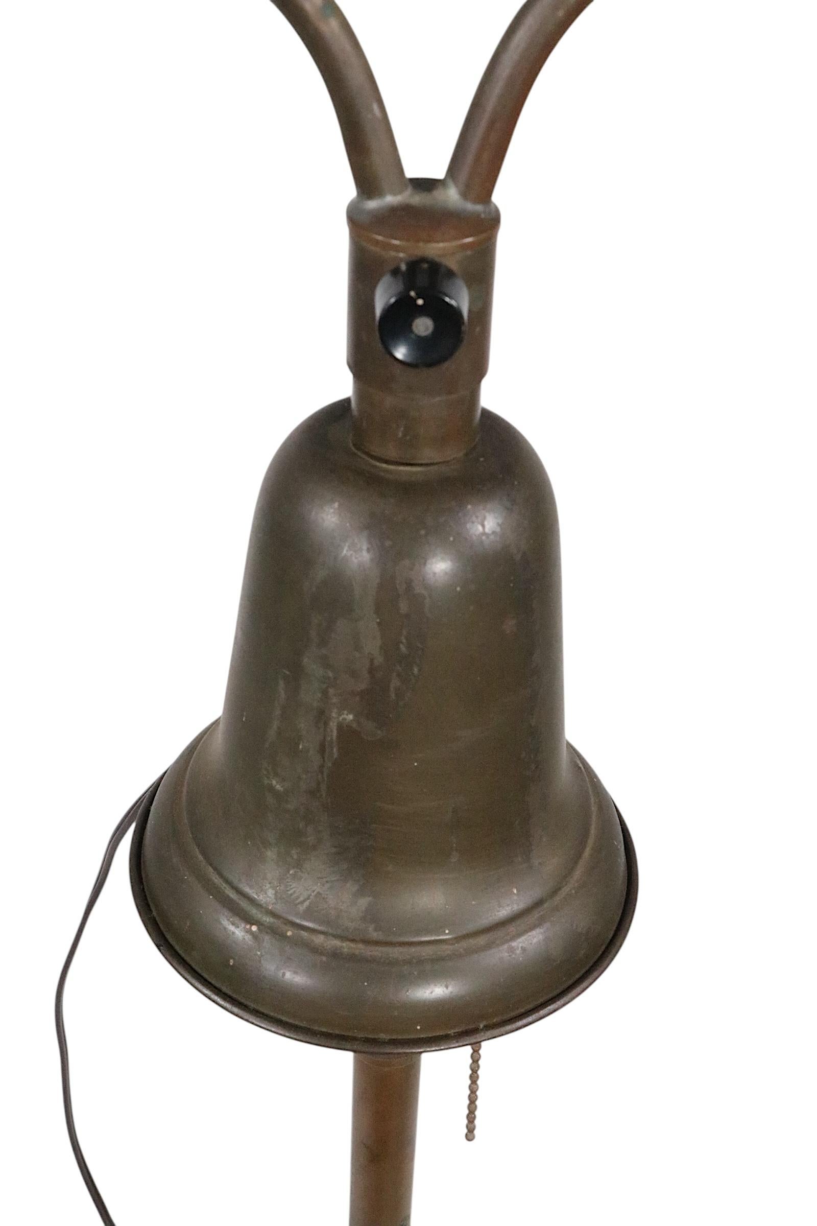 Industriel Lampadaire réglable Doctors par  Will Ross Inc. vers les années 1930 en vente