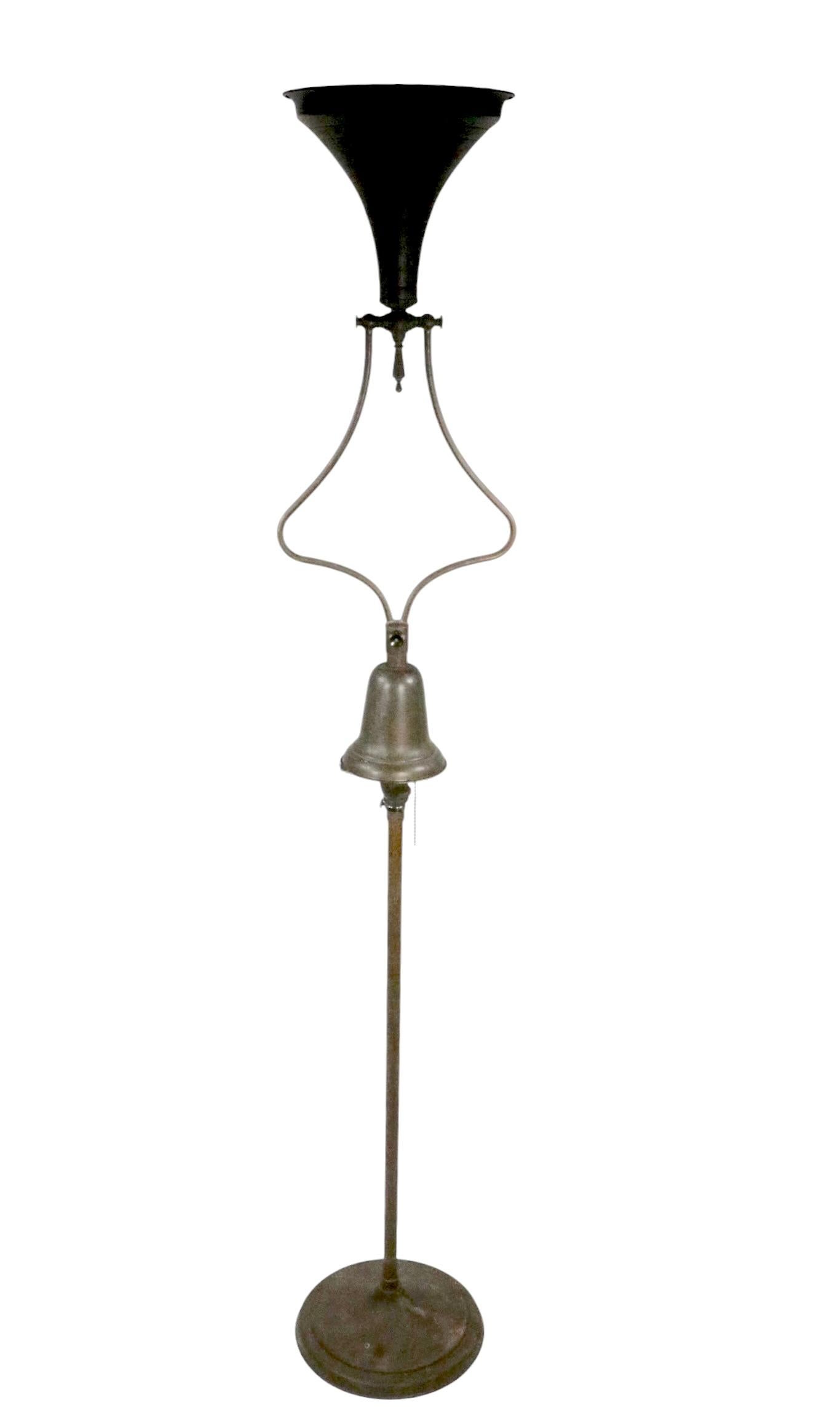 Américain Lampadaire réglable Doctors par  Will Ross Inc. vers les années 1930 en vente