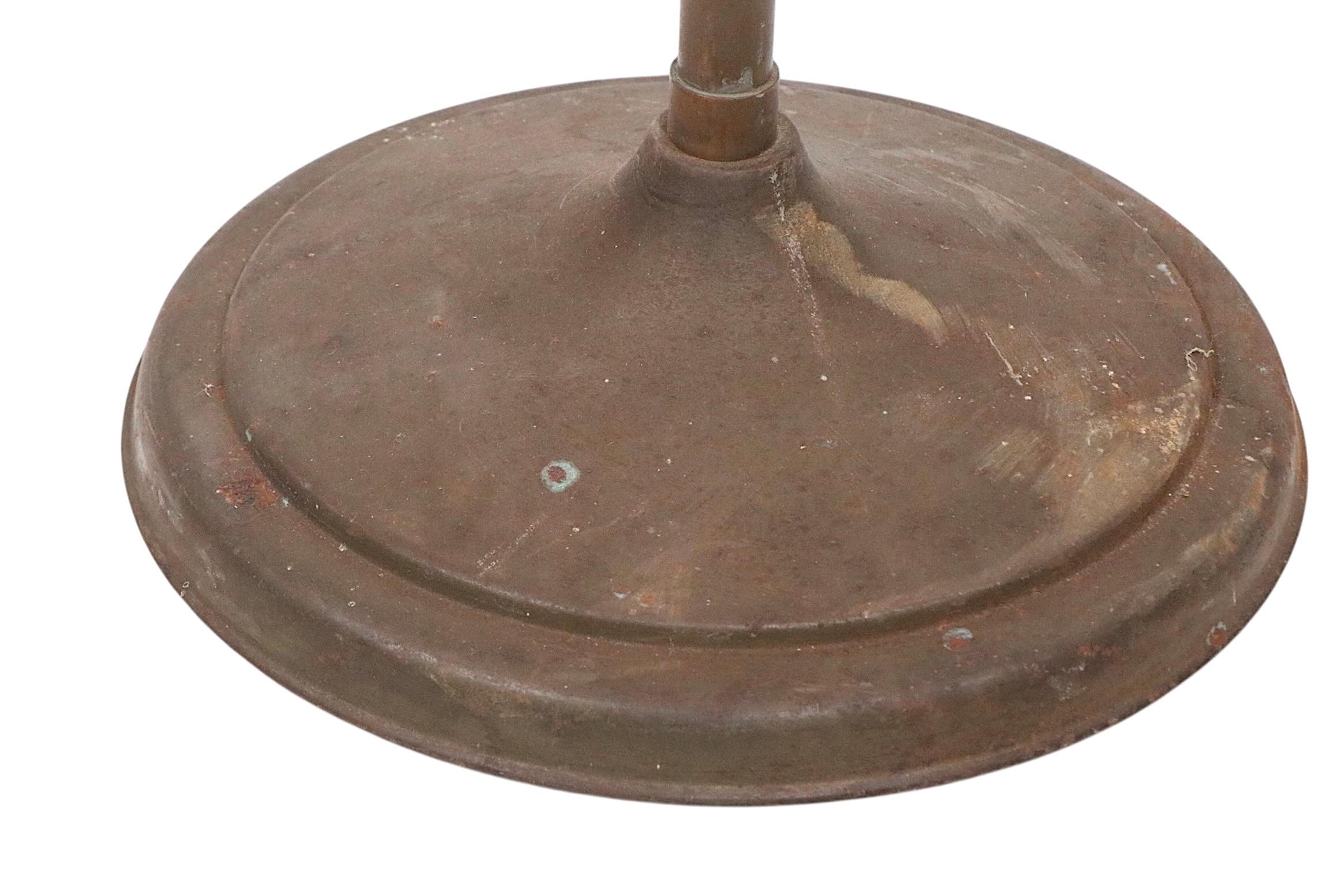 Laiton Lampadaire réglable Doctors par  Will Ross Inc. vers les années 1930 en vente
