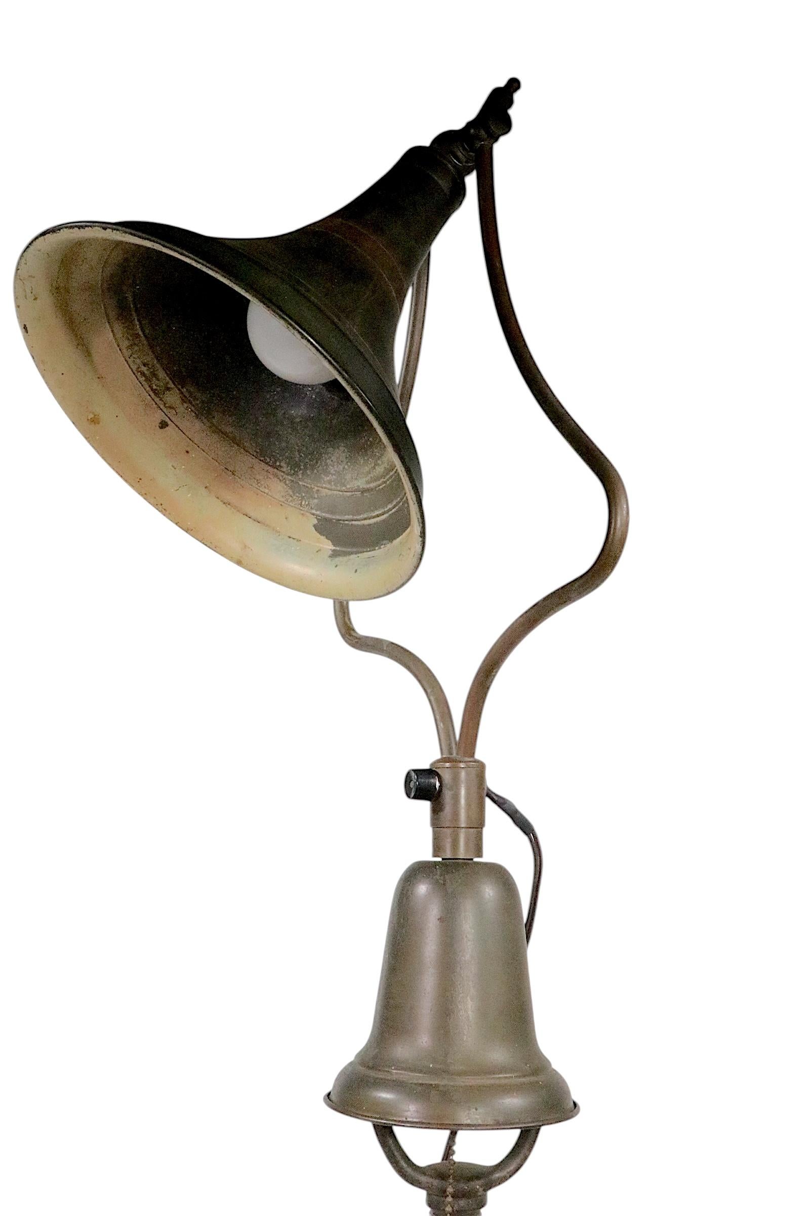 Lampadaire réglable Doctors par  Will Ross Inc. vers les années 1930 en vente 2