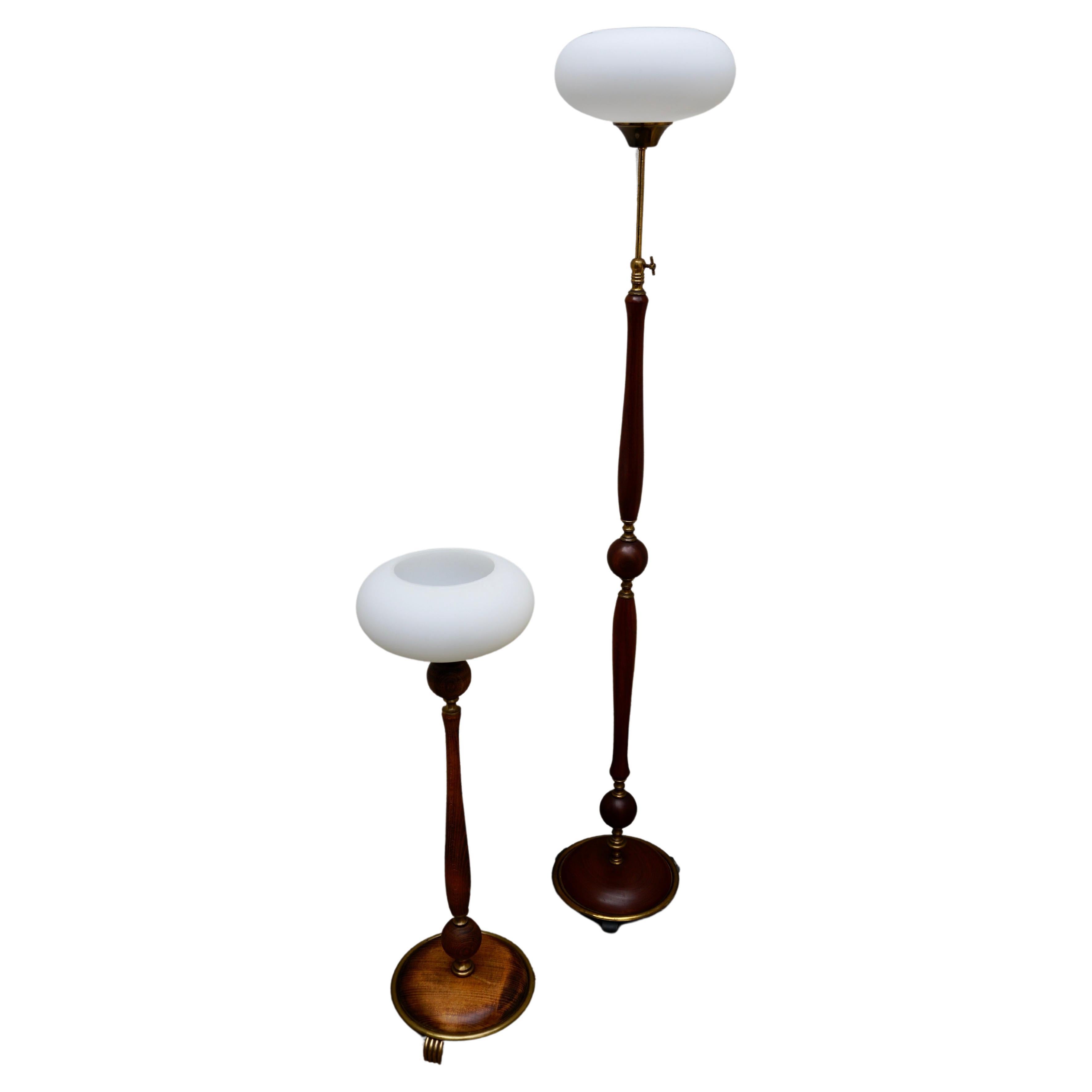Conjunto de lámpara de pie y sobremesa regulables de madera y latón con pantallas de cristal en venta 4