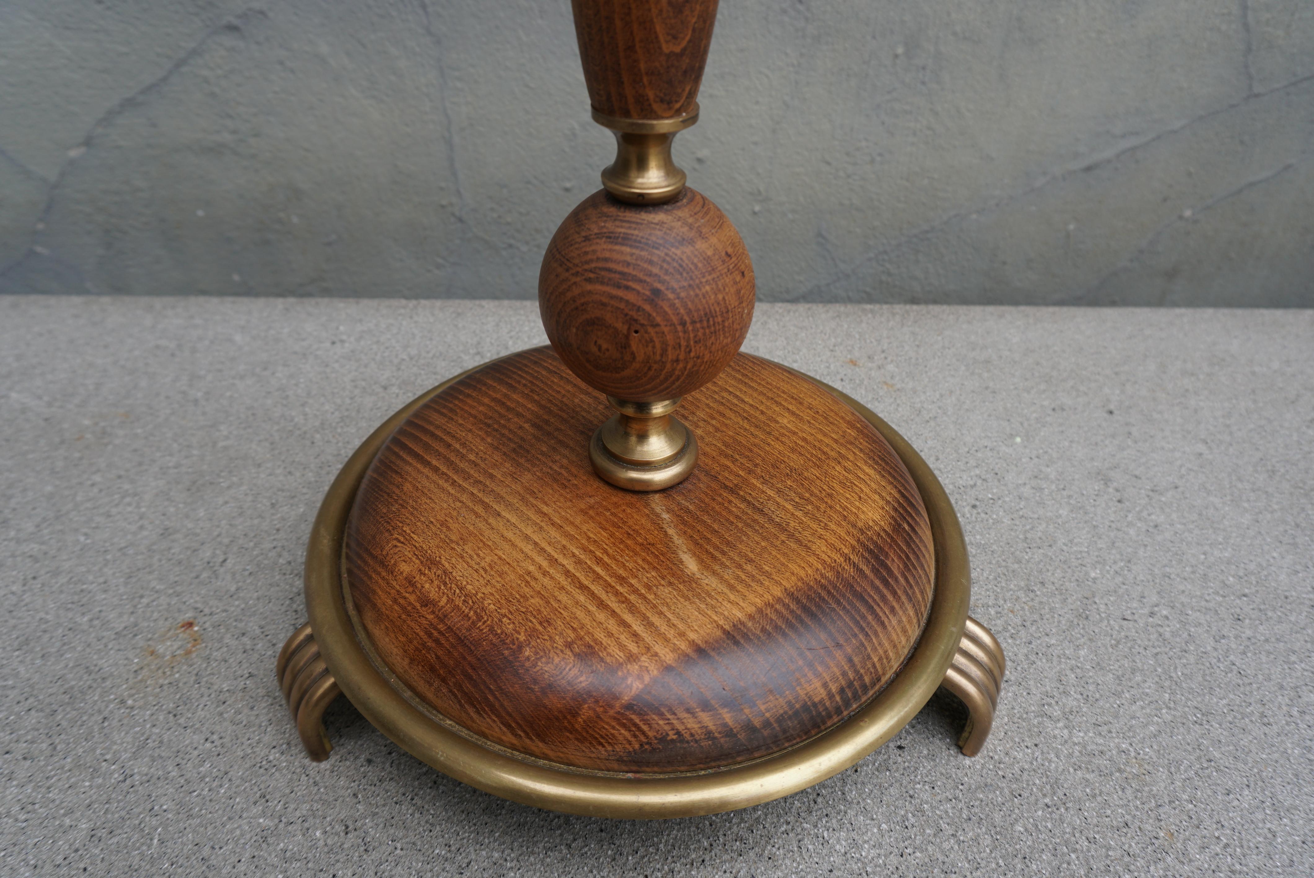 Conjunto de lámpara de pie y sobremesa regulables de madera y latón con pantallas de cristal en venta 9