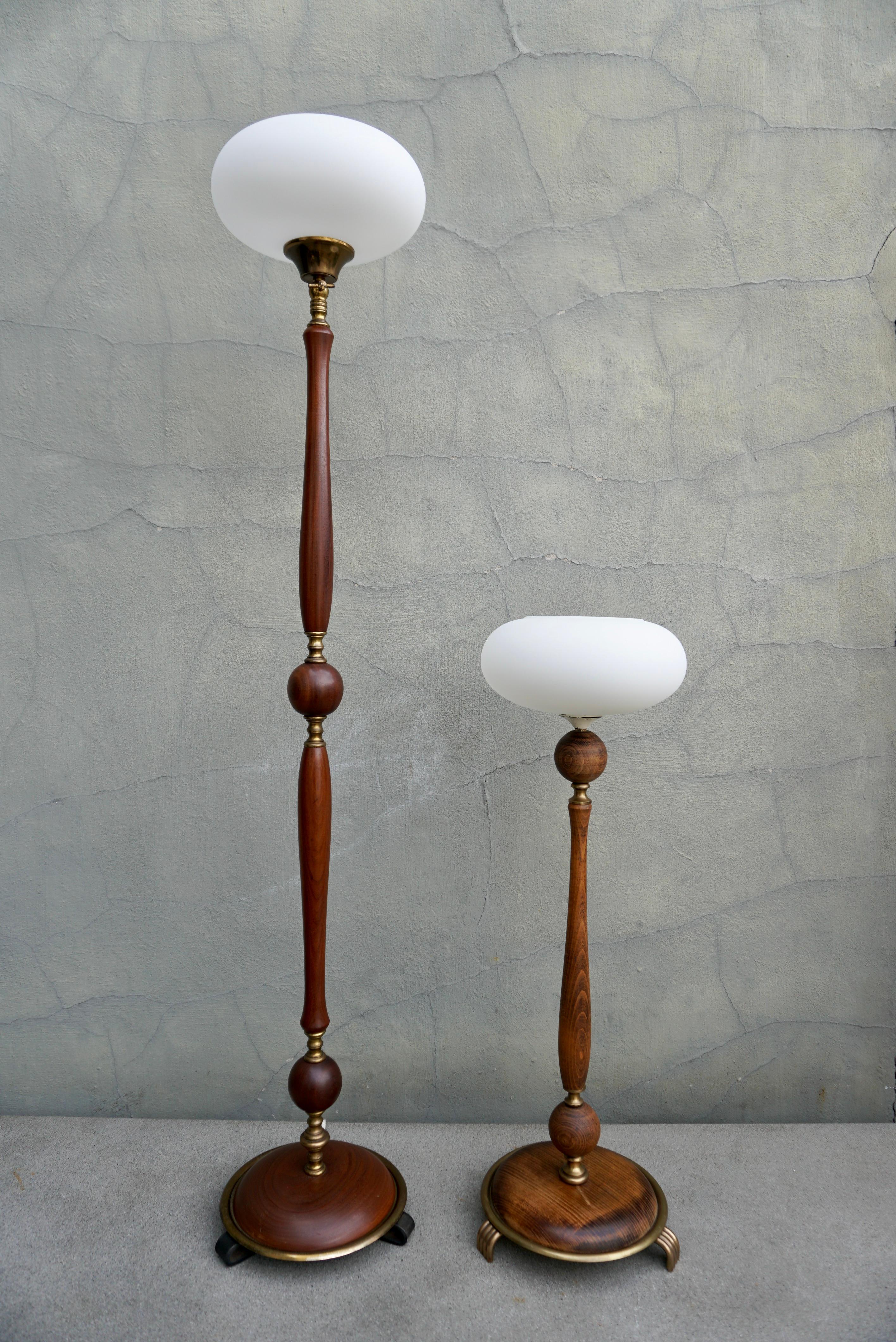Conjunto de lámpara de pie y sobremesa regulables de madera y latón con pantallas de cristal Italiano en venta