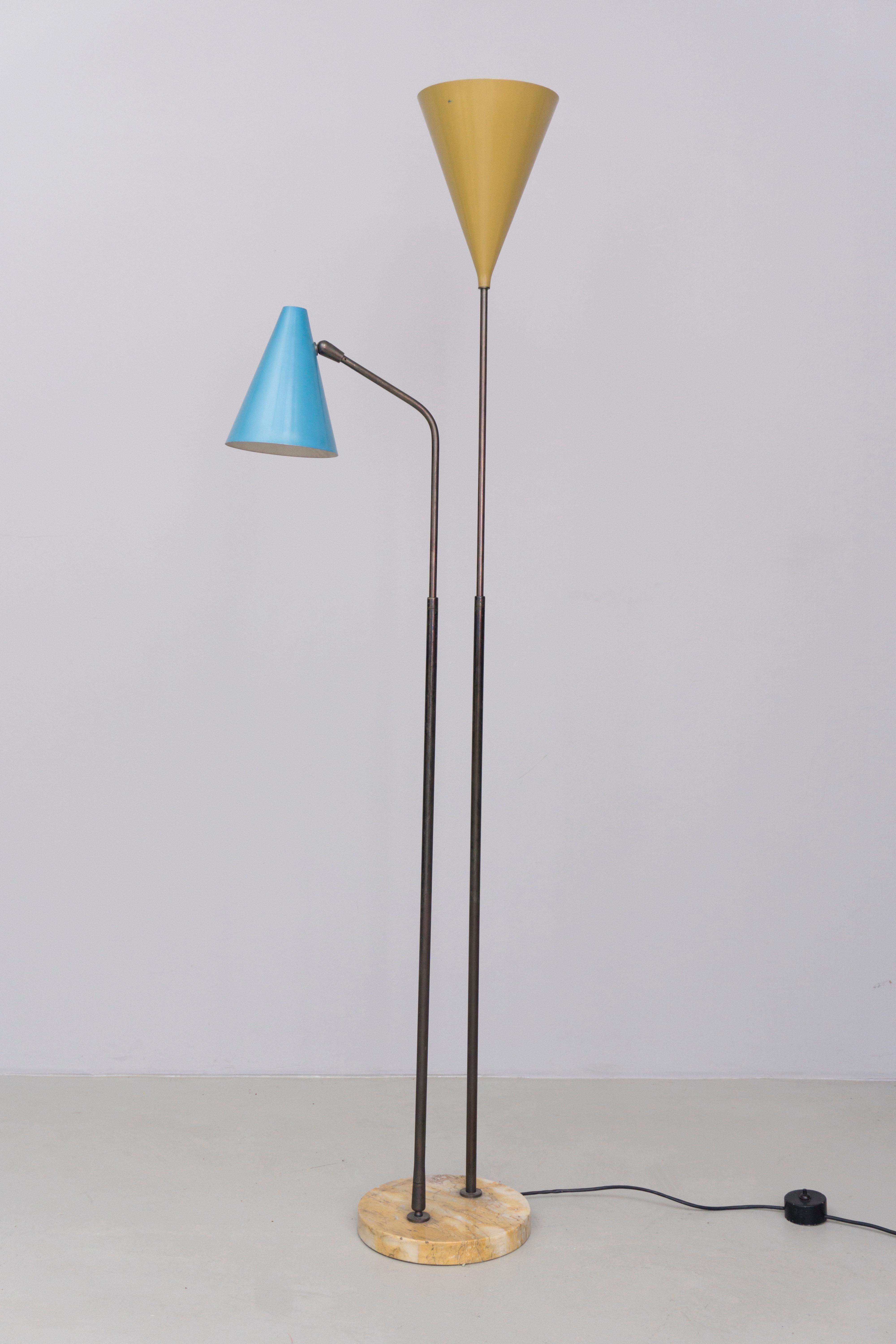 Verstellbare Stehlampe, Messing, Aluminium von Giuseppe Ostuni / O-Luce, 1955 (Metall) im Angebot