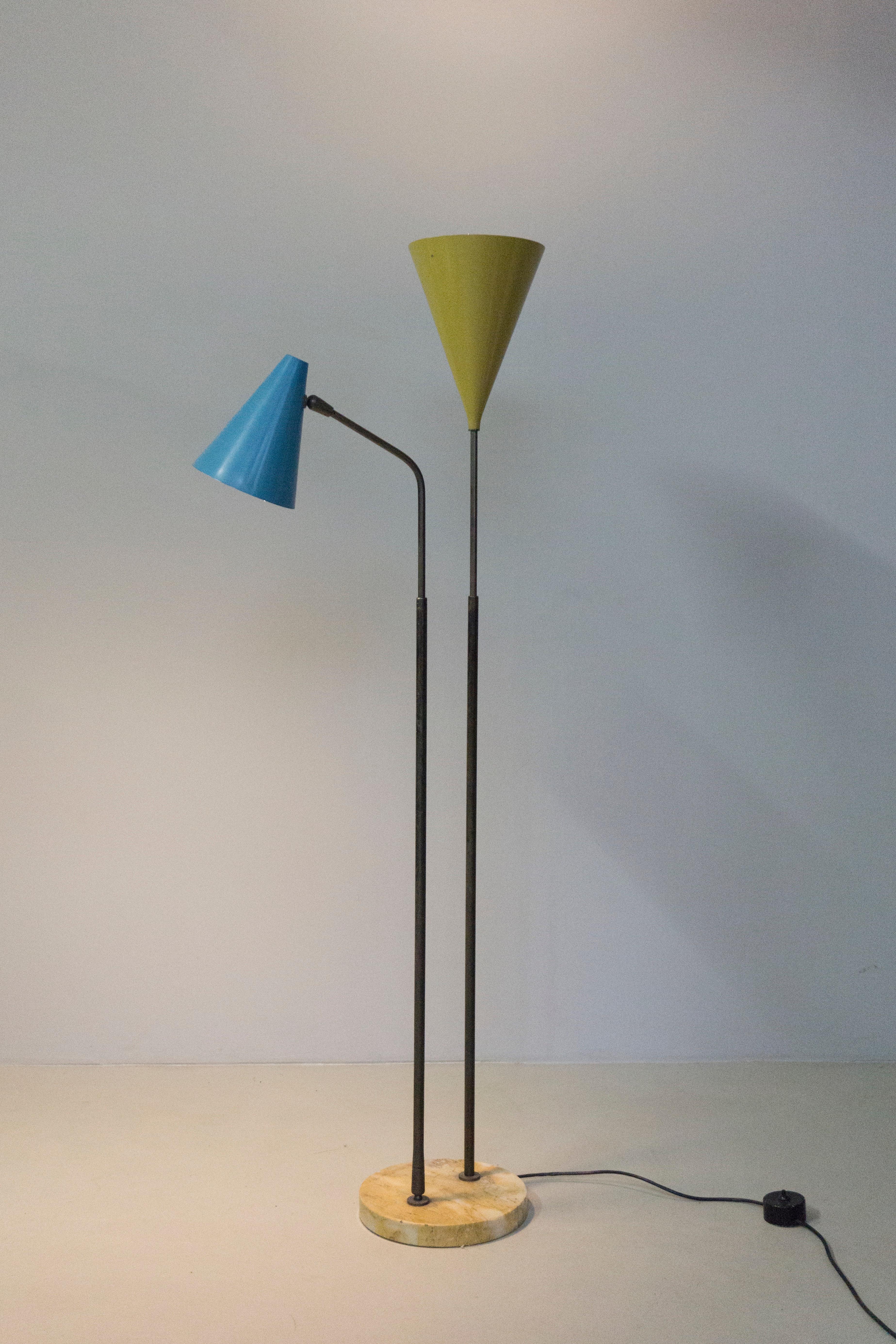 Verstellbare Stehlampe, Messing, Aluminium von Giuseppe Ostuni / O-Luce, 1955 im Angebot 1