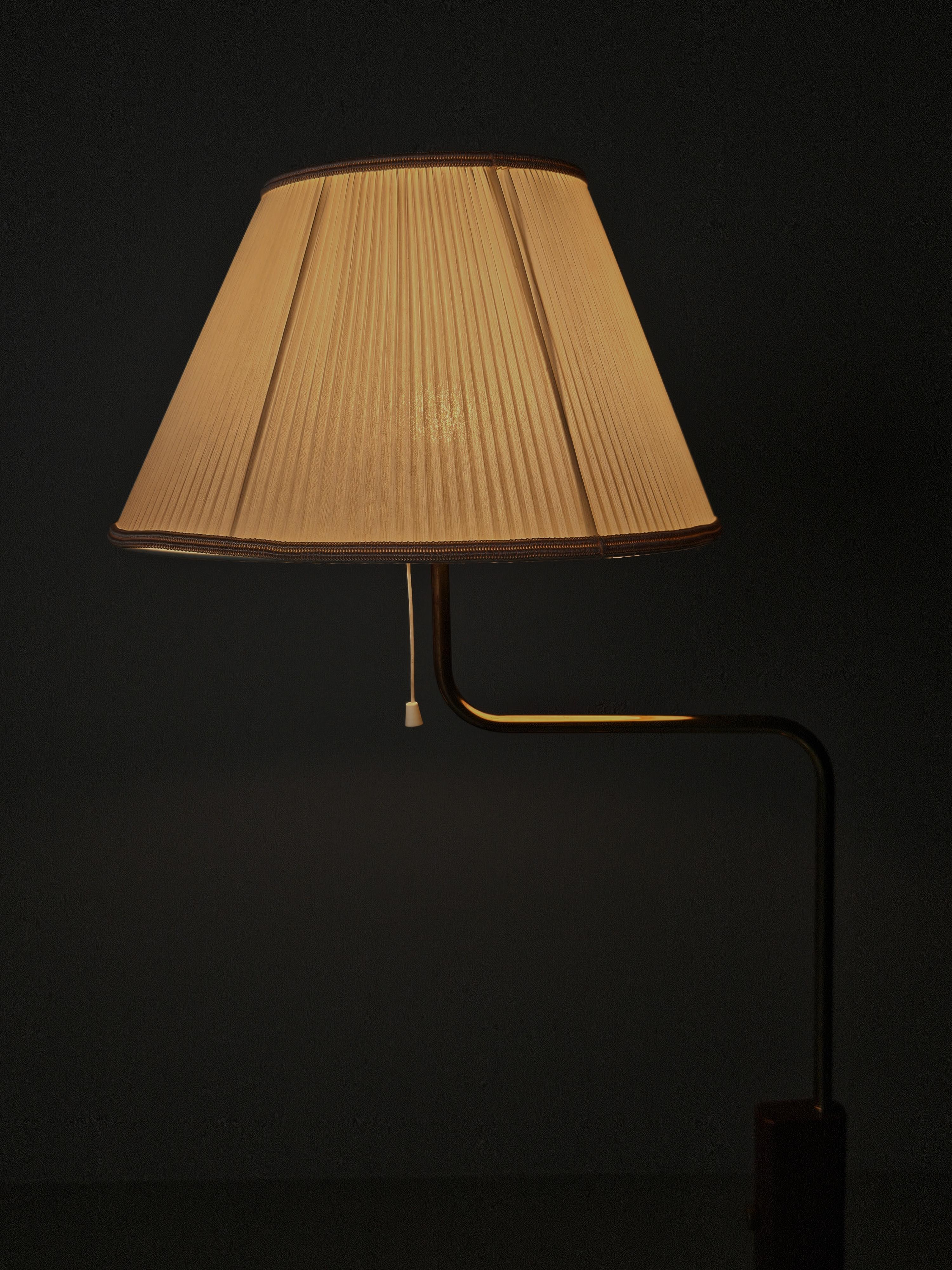 Adjustable floor lamp by Bergboms, model G-82A, teak and brass, Sweden, 1960s In Good Condition For Sale In Eskilstuna, SE