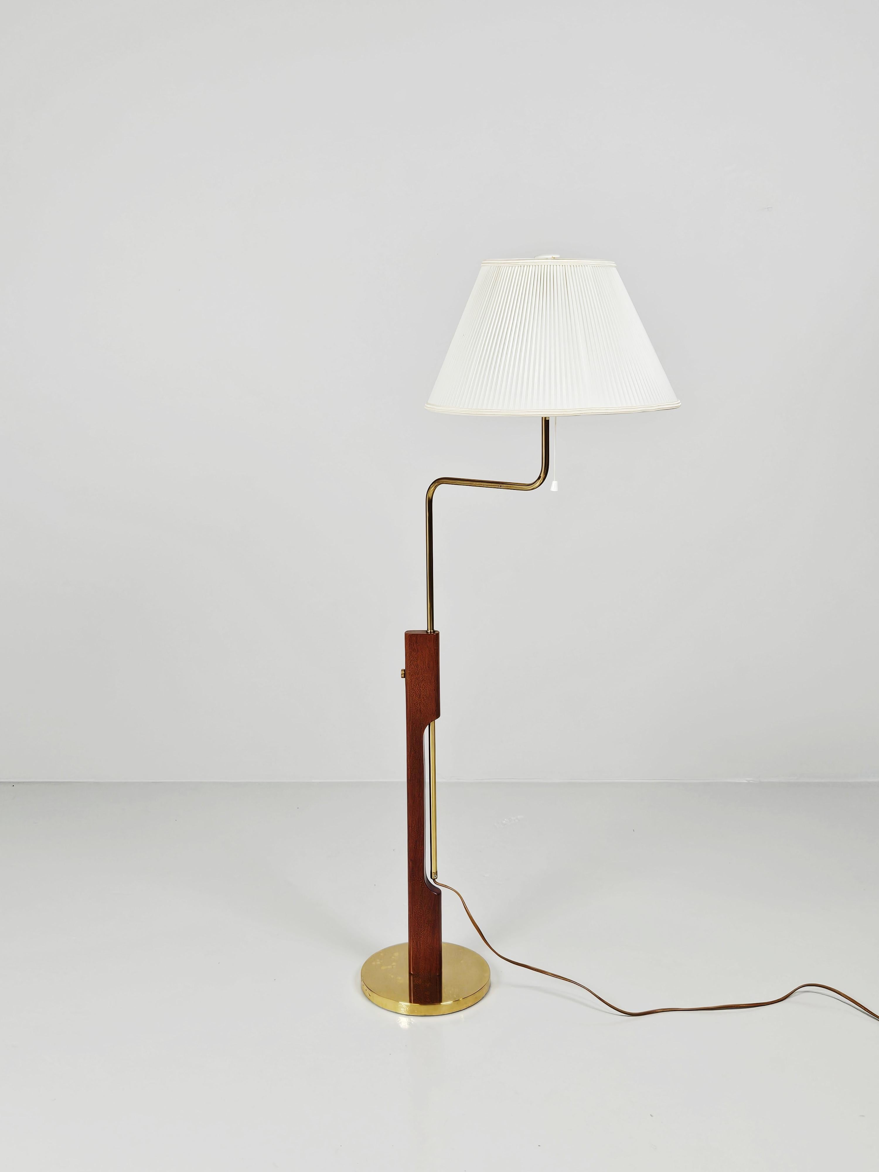 Adjustable floor lamp by Bergboms, model G-82A, teak and brass, Sweden, 1960s For Sale 1