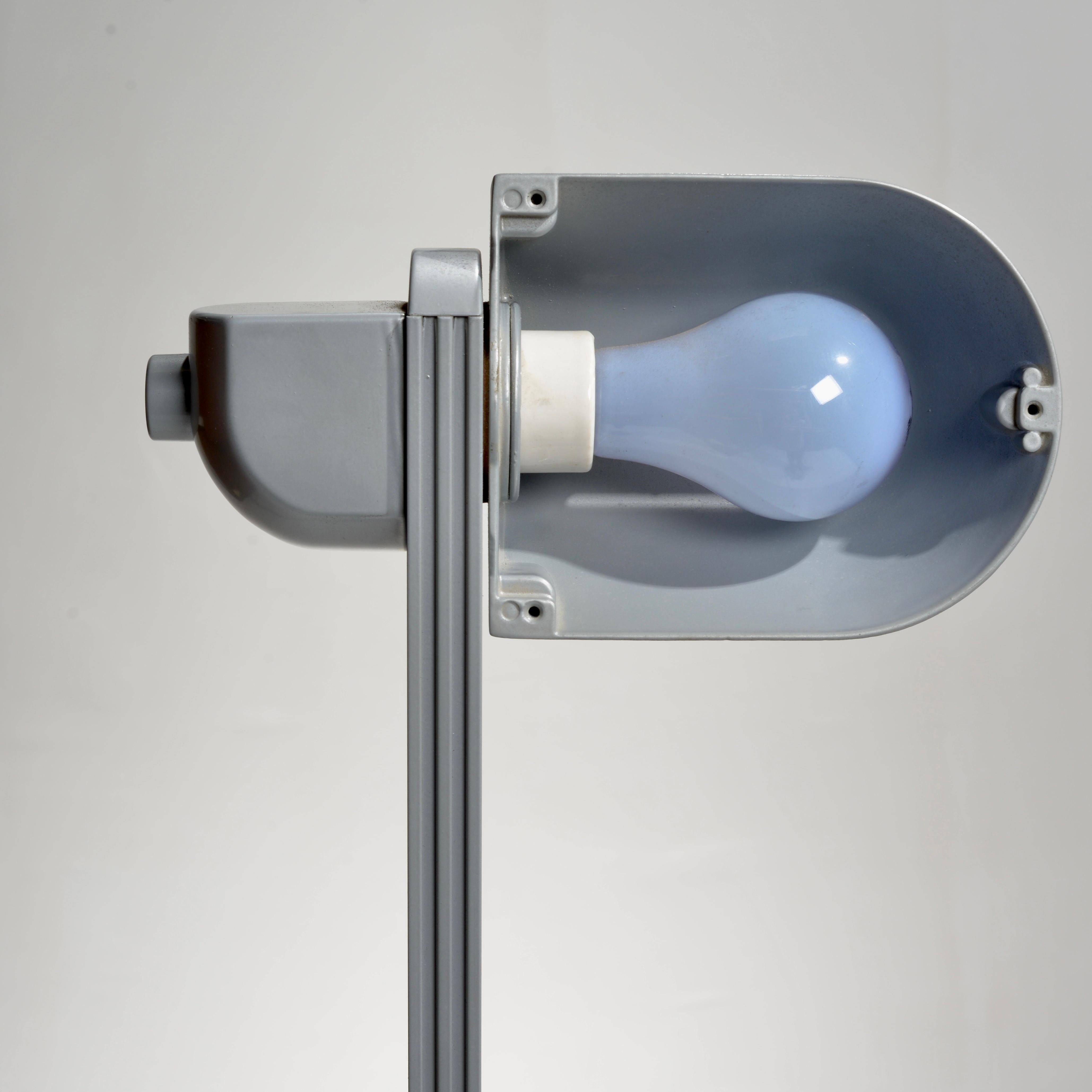 Lampada da terra regolabile di Ron Rezek in vendita 4
