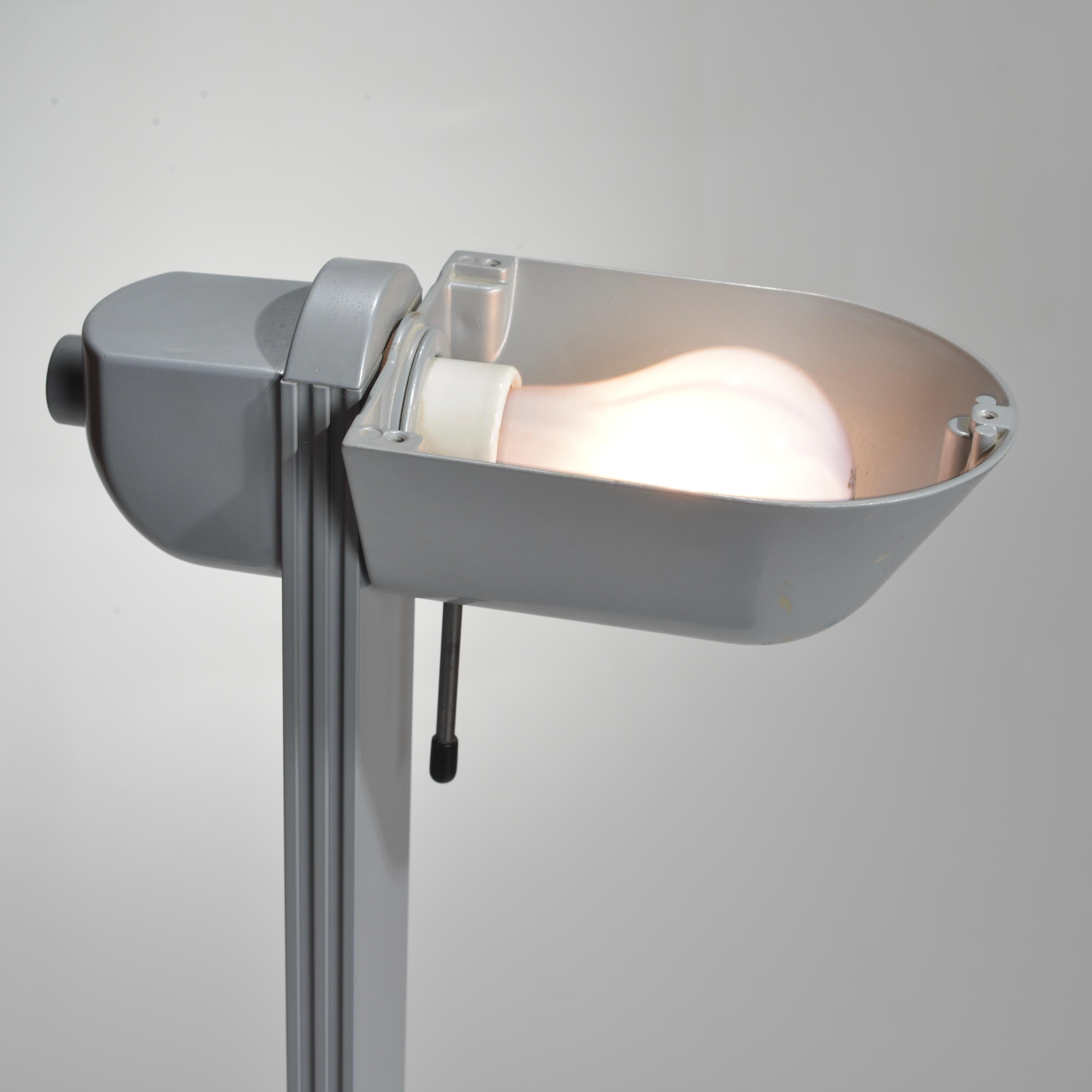 Verstellbare Stehlampe von Ron Rezek im Angebot 10