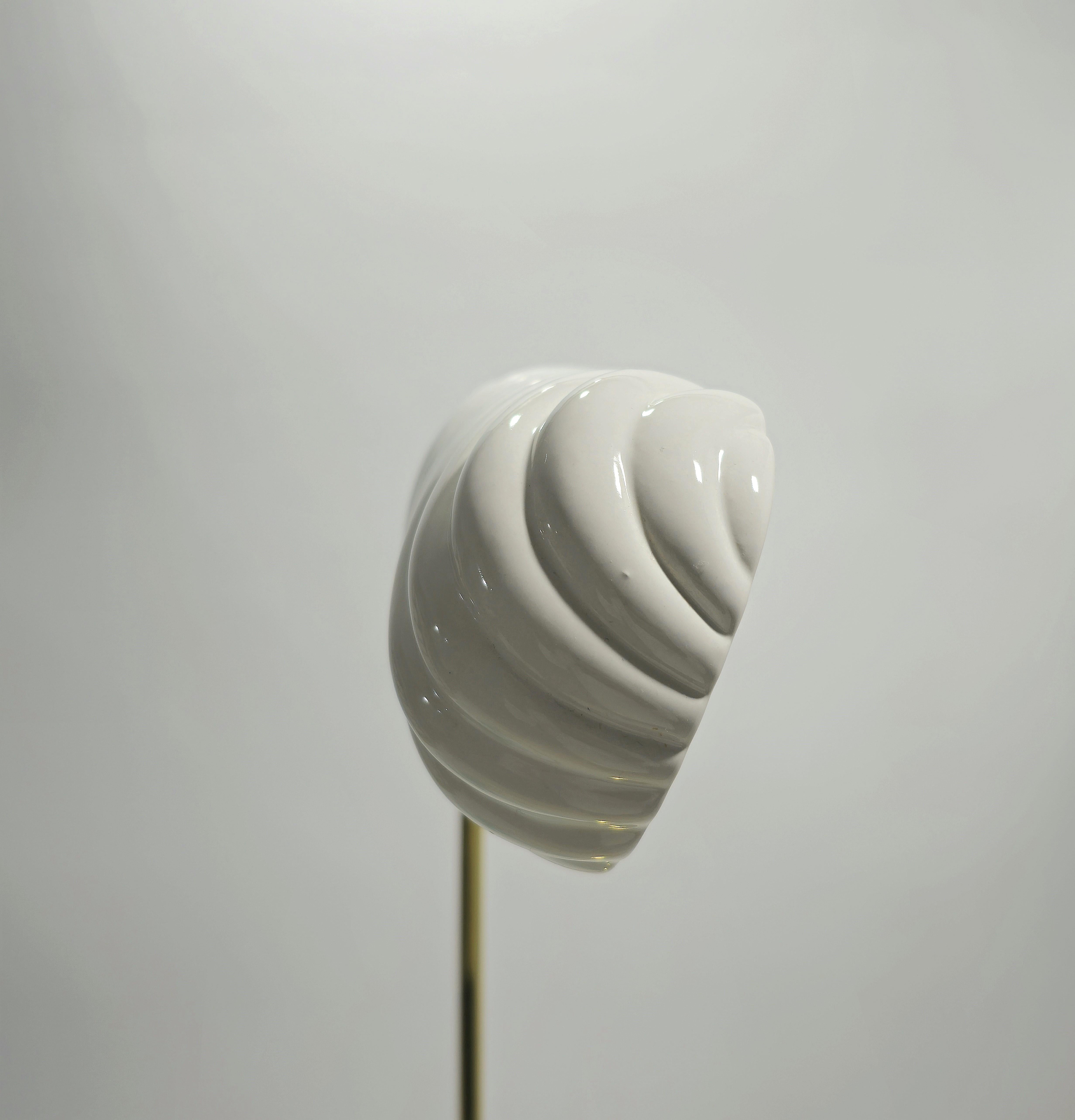 italien Lampadaire réglable Tommaso Barbi en laiton mi-siècle  Design/One 1970 en vente