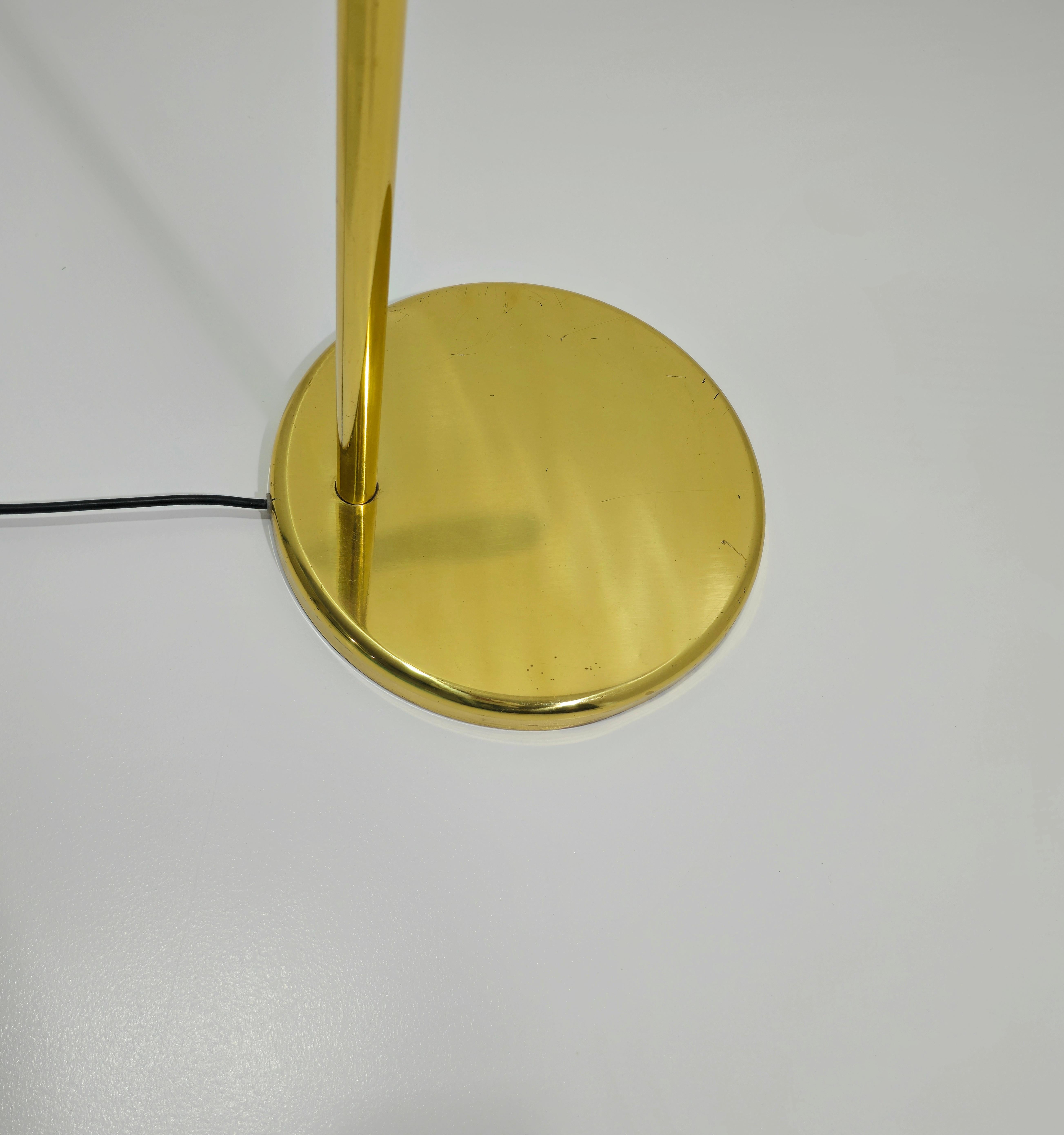Métal Lampadaire réglable Tommaso Barbi en laiton mi-siècle  Design/One 1970 en vente