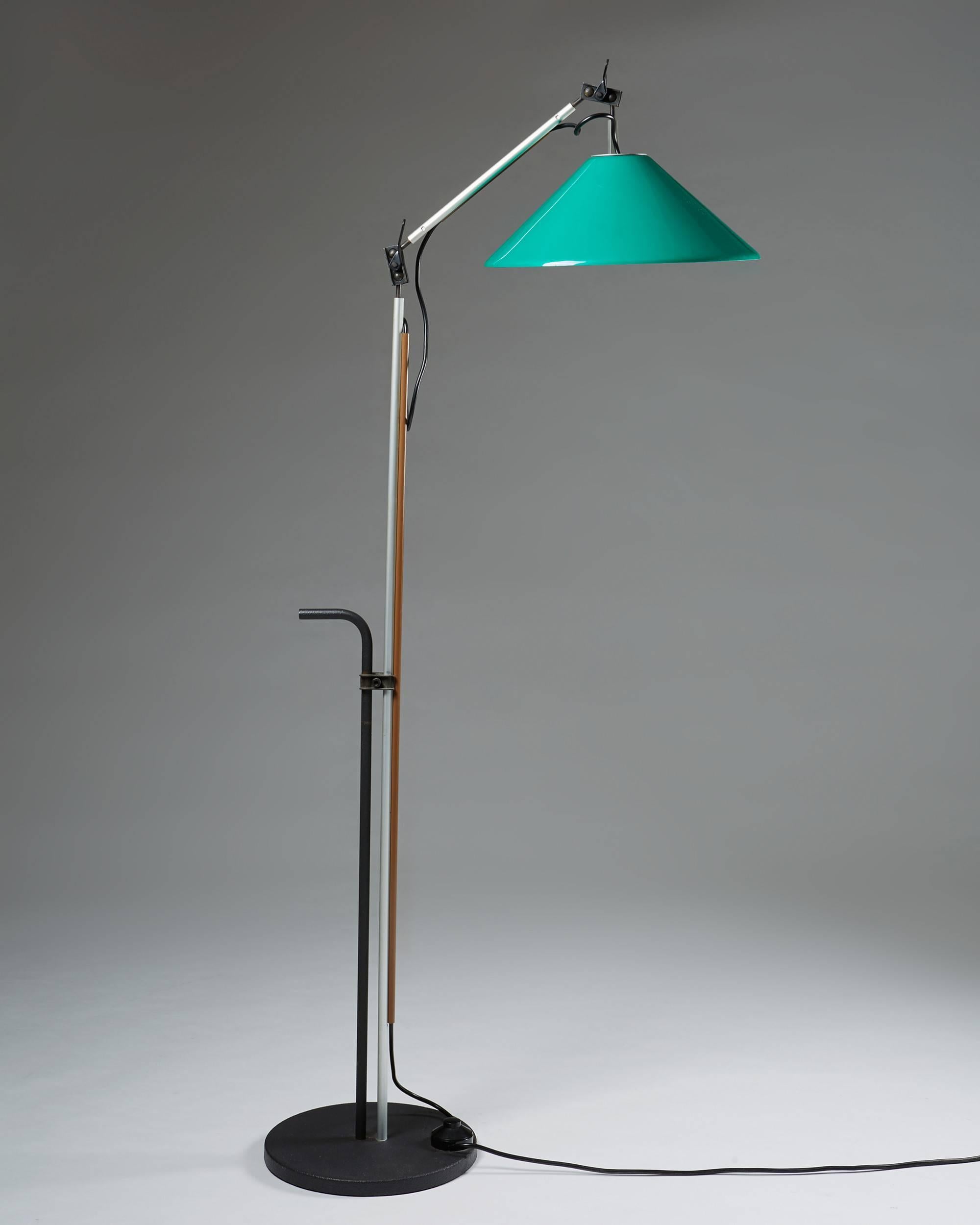 Adjustable floor lamp designed by Enzo Mari for Artemide, Italy, 1970s.

Lacqured iron, steel and plexi.

Measures: Hight adjustable, max: 190 cm/ 6' 3''
Diameter of the shade 38.5 cm/ 15 1/4''.